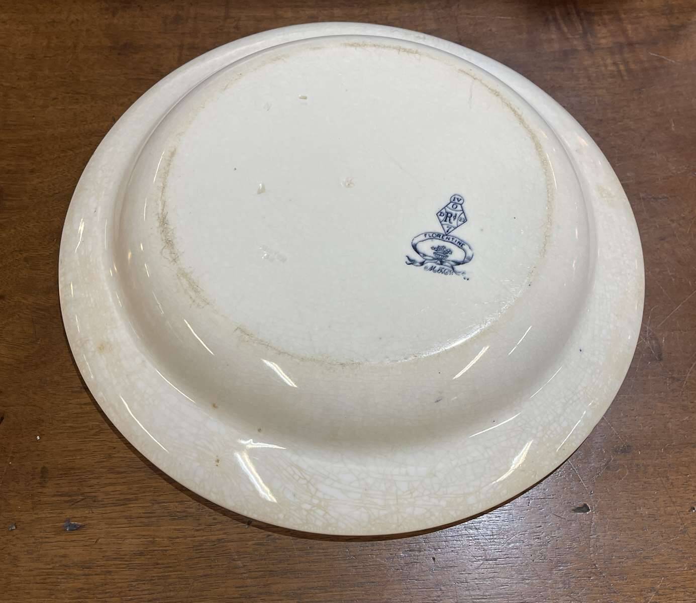 Pair of round Minton English porcelain dishes, Florentine pattern