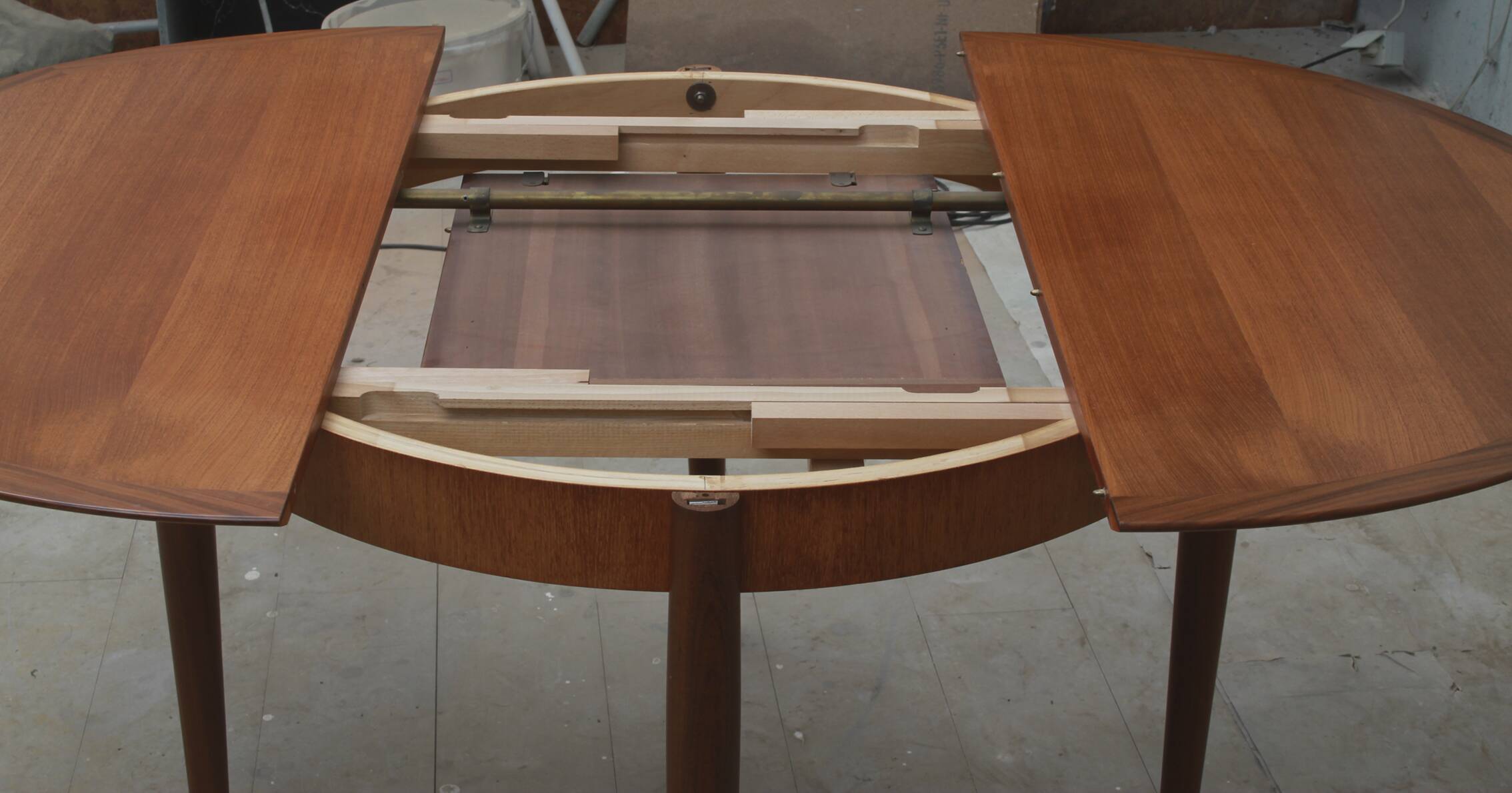 1960s round diningtable in teak from Lübke