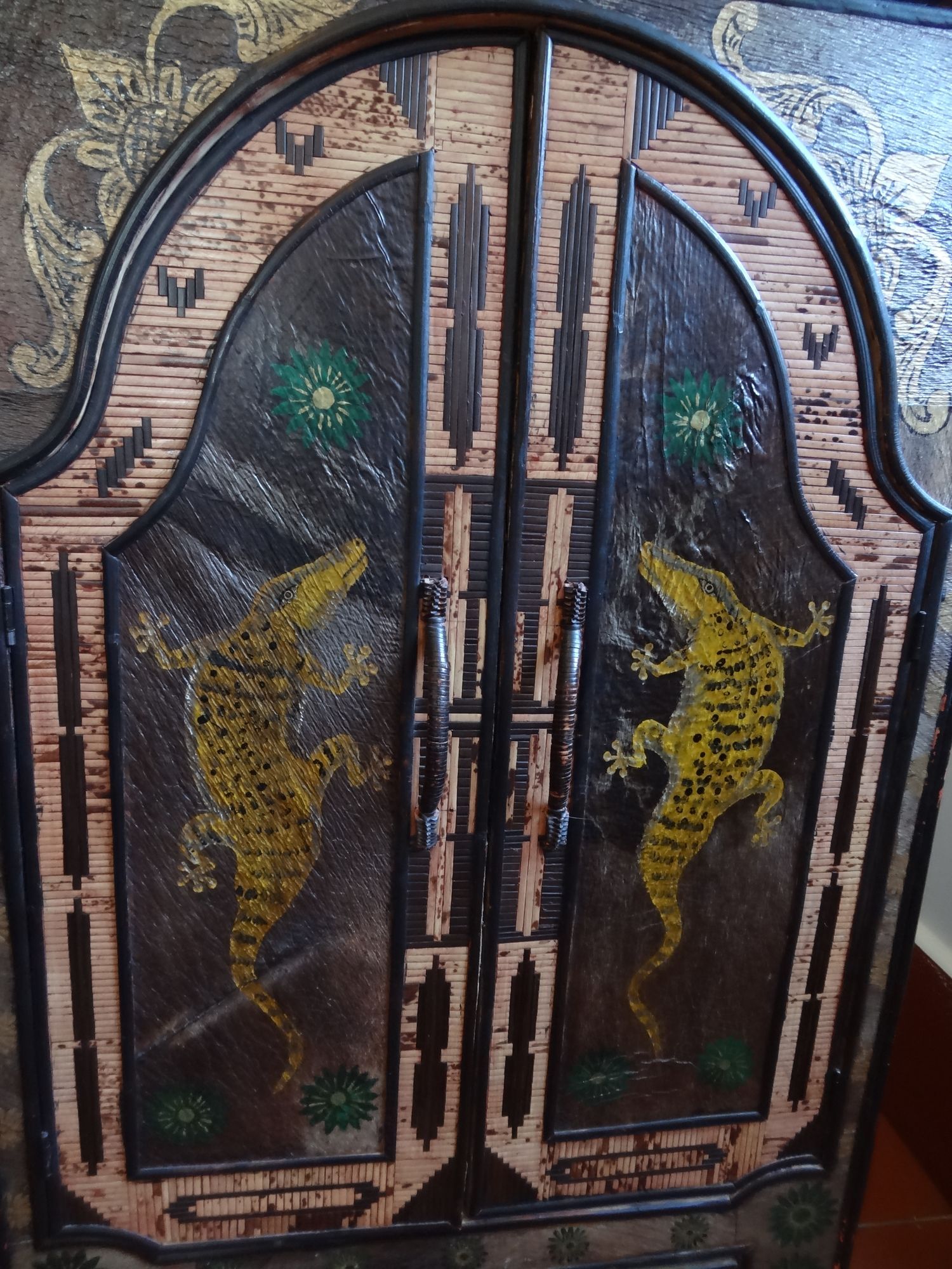 Bali furniture (sideboard) in polychromed banana leaves 54 x 91 x 38 cm