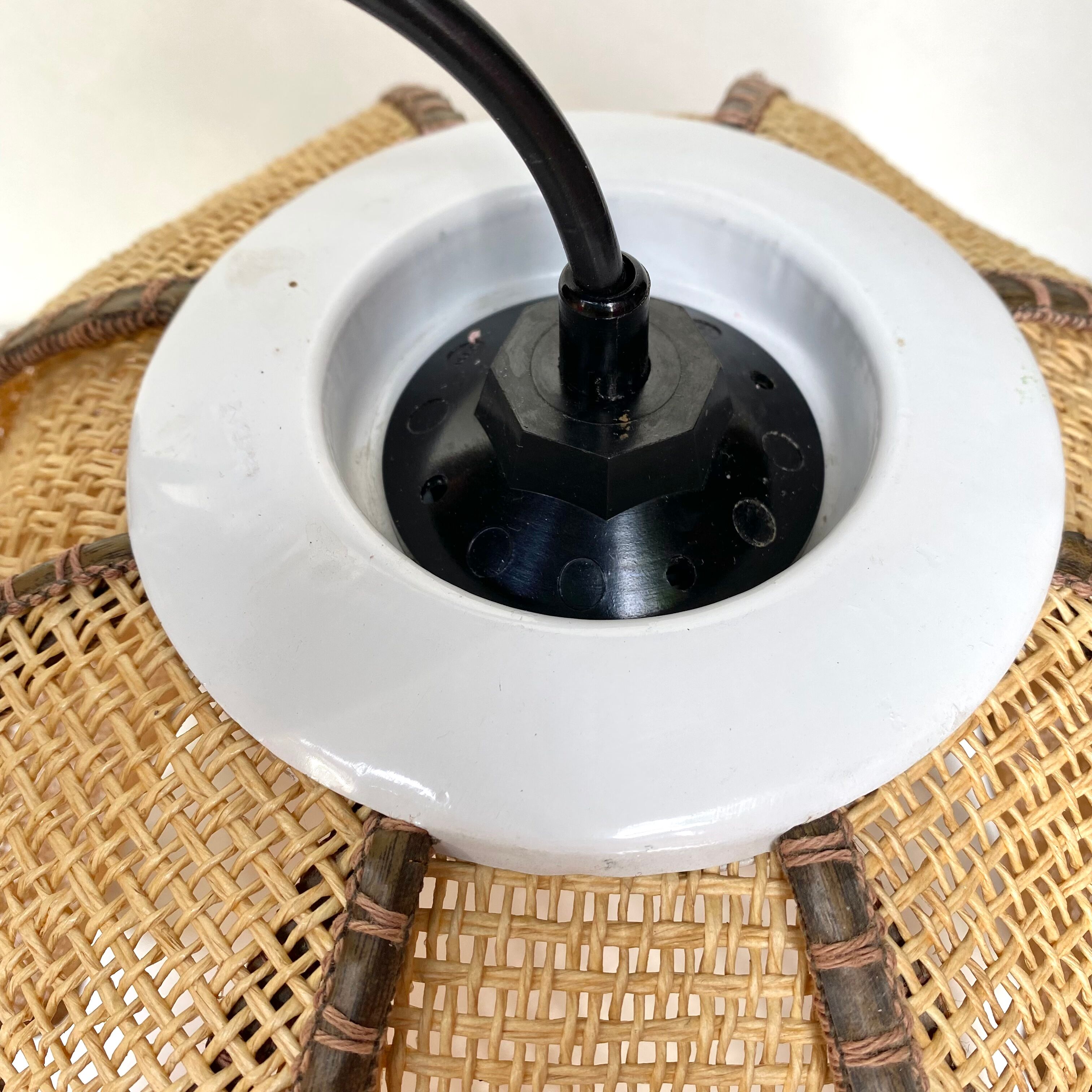 Vintage rattan flower pendant lamp