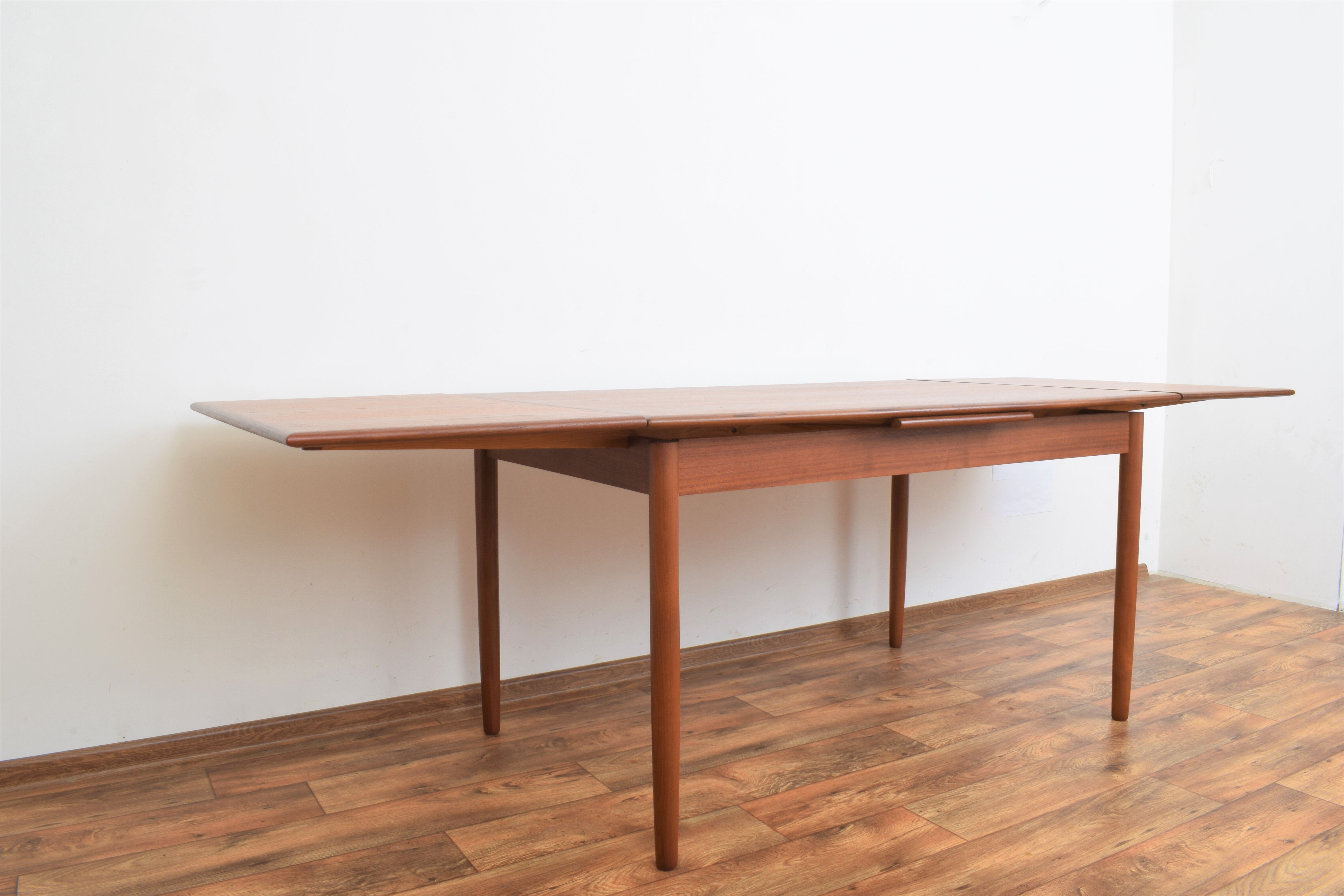 Mid-century danish teak extendable dining table, 1960