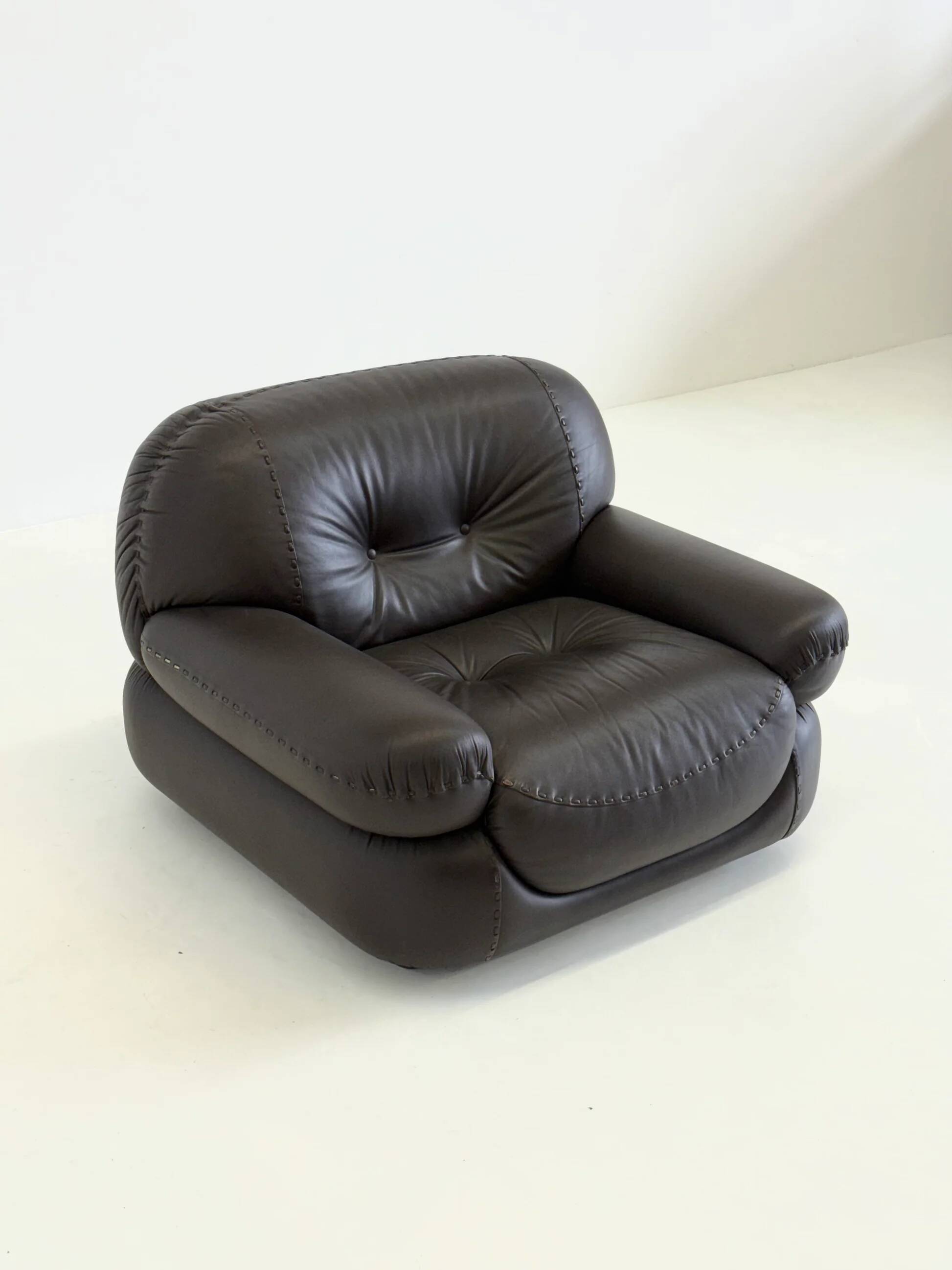 Dark brown leather Sapporo armchair for Mobil Girgi