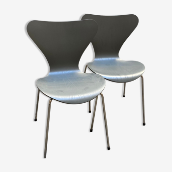 Set of two grey ant chairs by Arne Jacobsen for Fritz Hansen