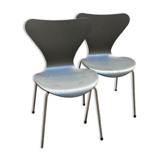 Set of two grey ant chairs by Arne Jacobsen for Fritz Hansen