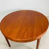 Extendable round table