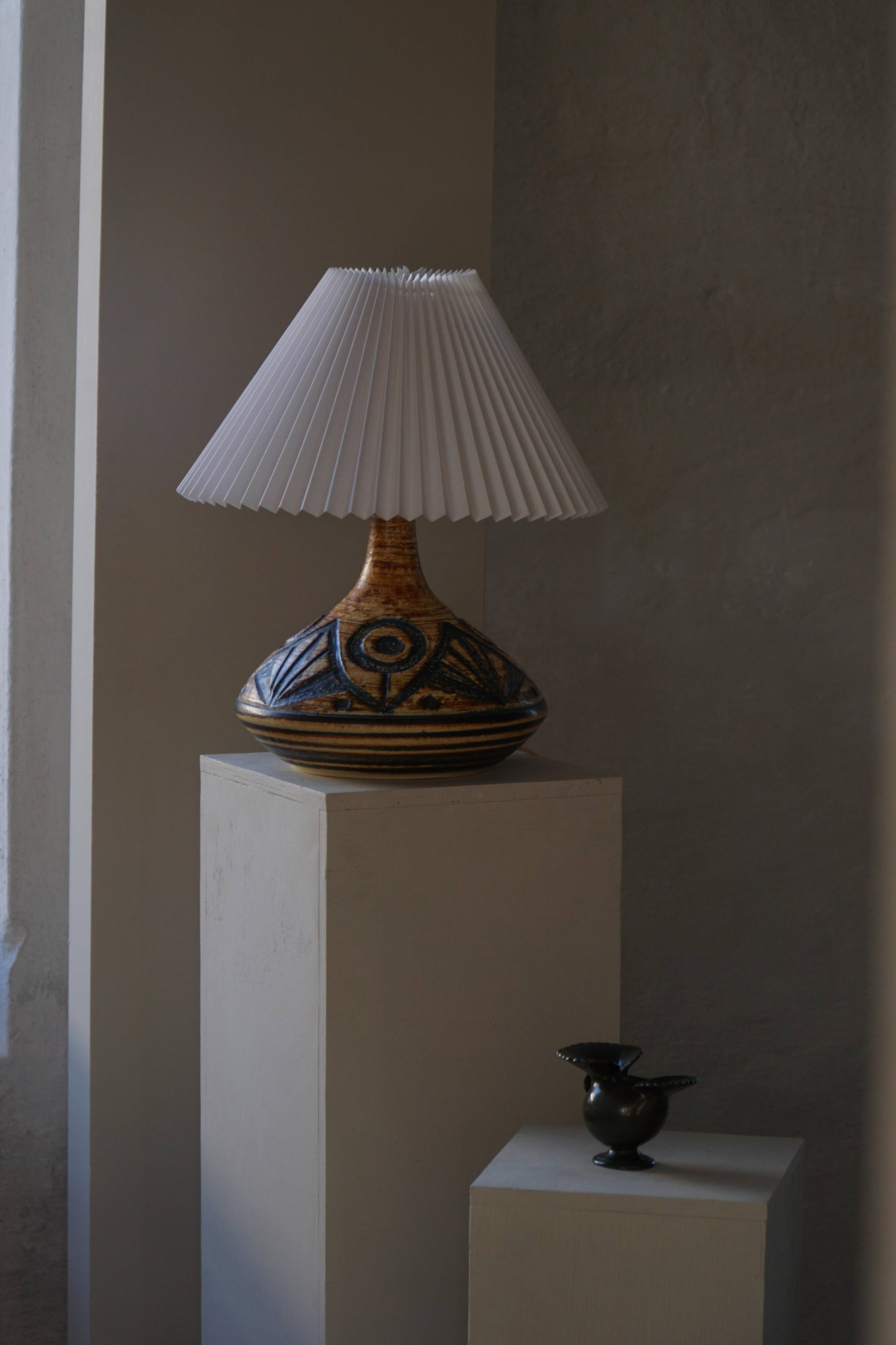 Lampe de table moderne danoise en grès, Model No No 3073 par Søholm, Danemark, années 1960