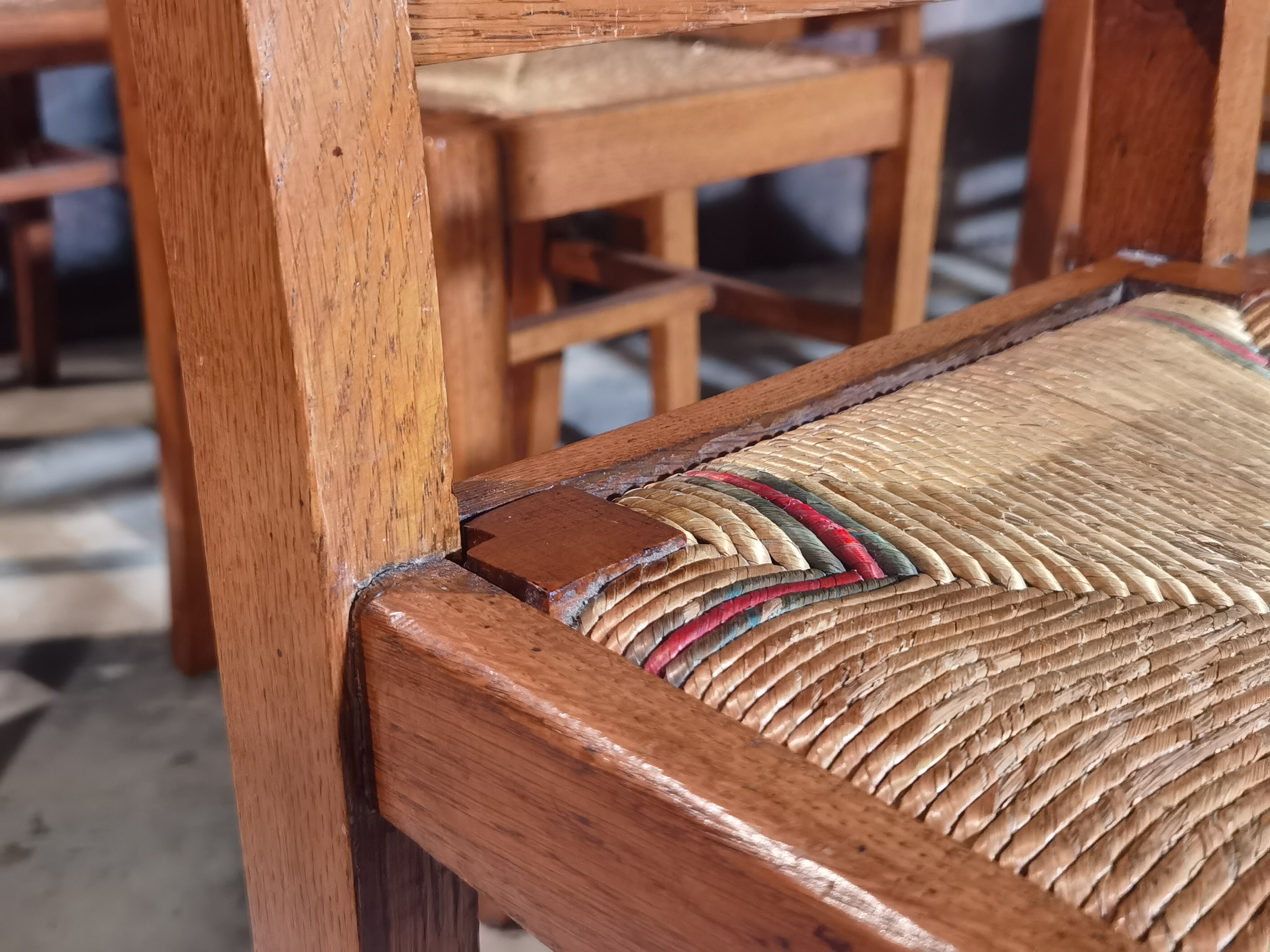 Lot de 8 chaises Reconstruction 1950 Chêne et paille