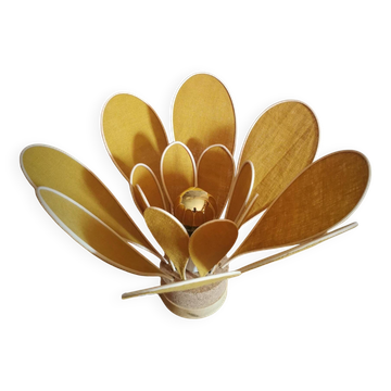 Flower table lamp made of rattan and saffron yellow linen petals