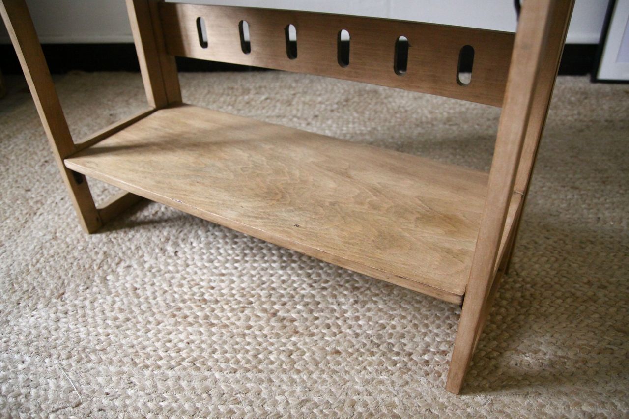 Folding wooden bookseller shelf