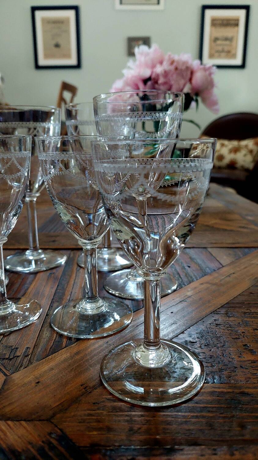 Lot de 8 verres en cristal gravé – Style Louis XVI