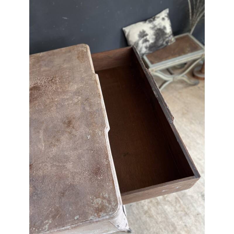 Distressed chest of drawers