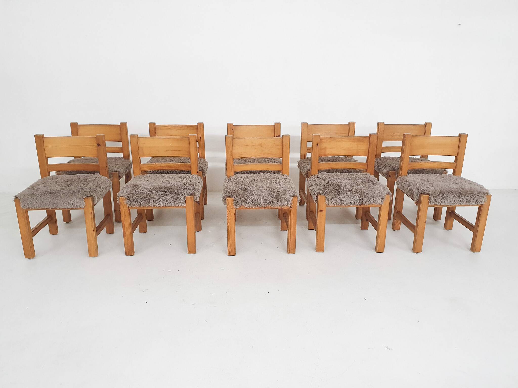 Set of 10 pinewood dining chair in the style of Ate van Apeldoorn, The Netherlands 1970's