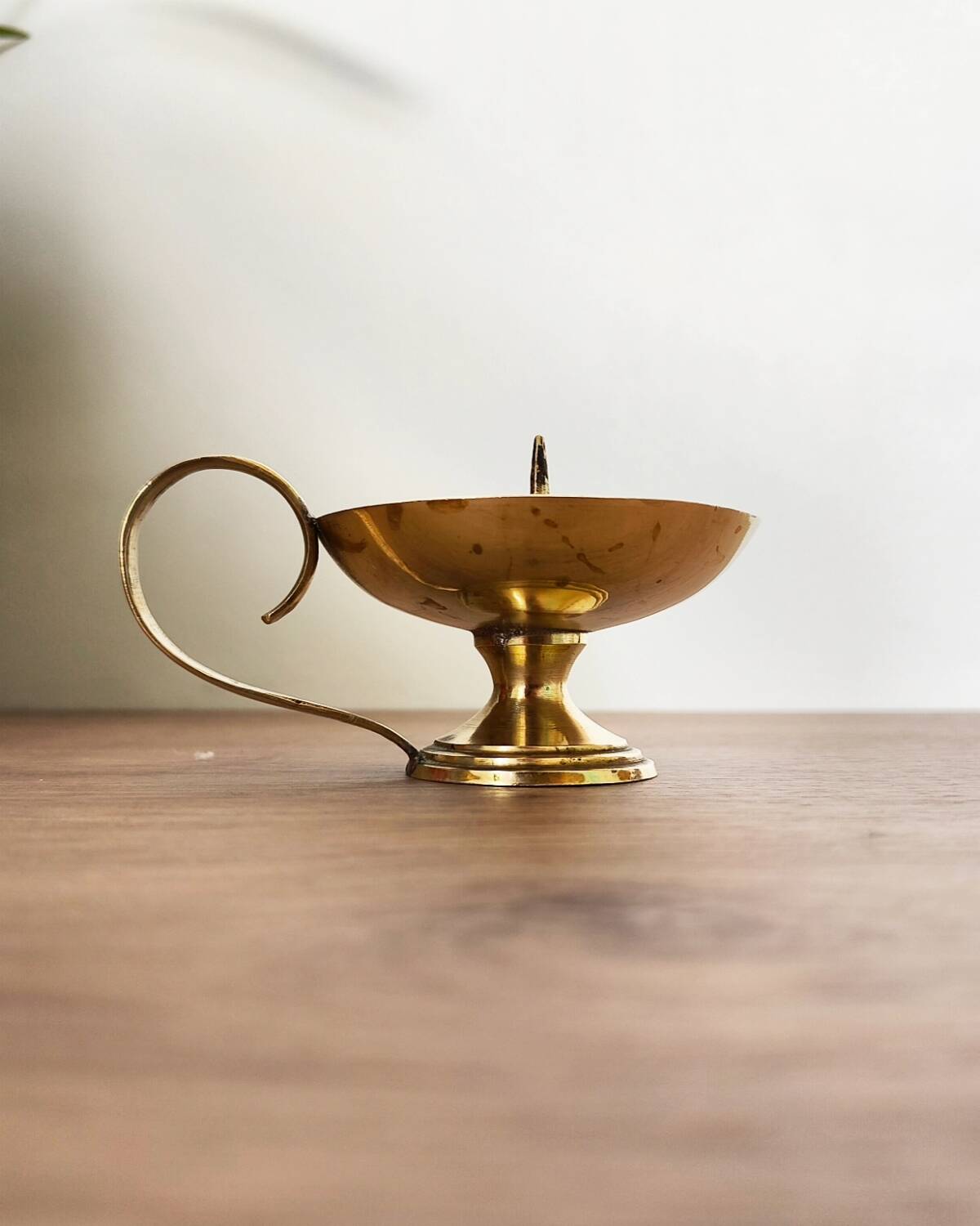 Cellar rat candle holder