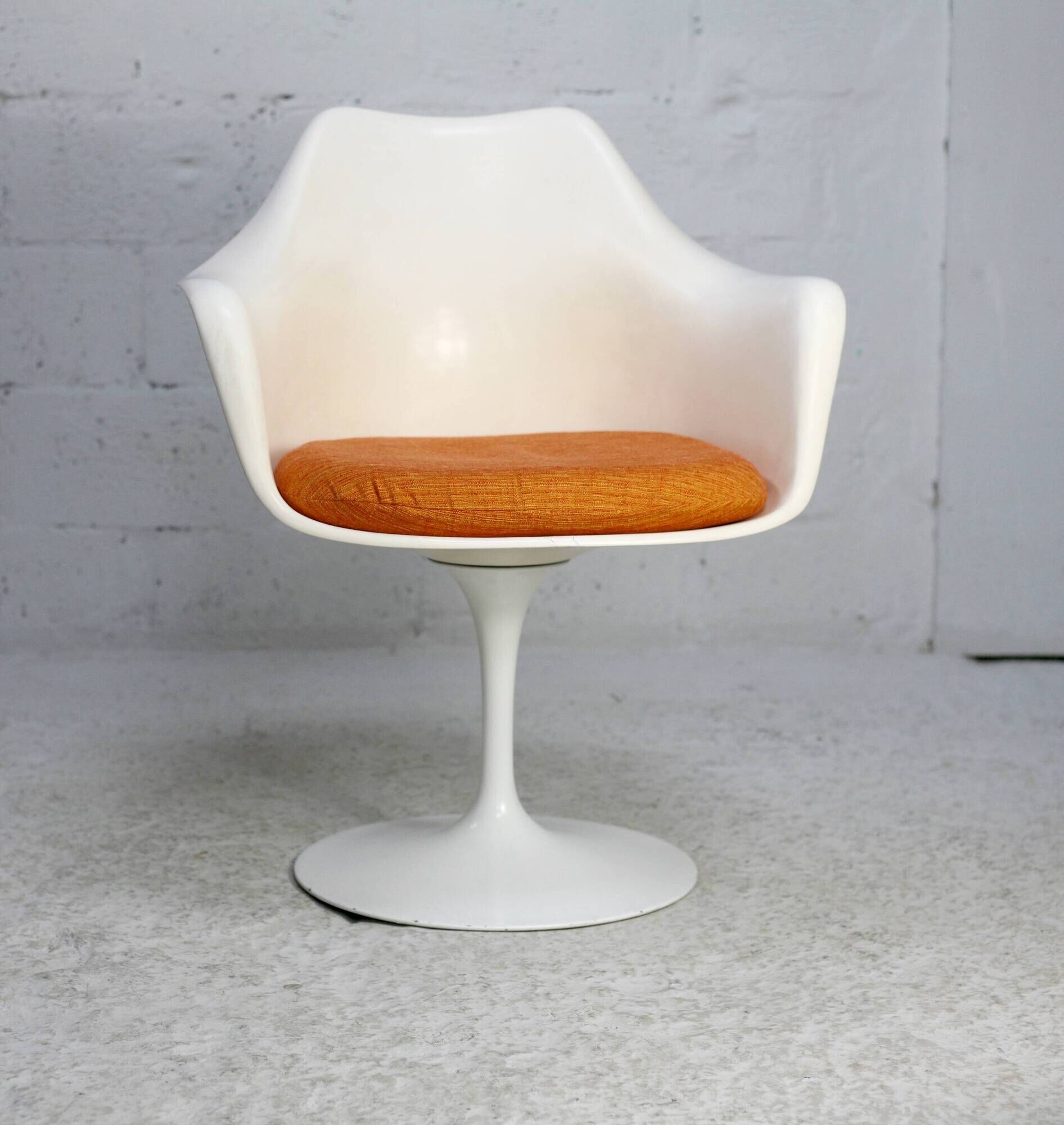 Swivel tulip armchair by Eero Saarinen, Knoll International, circa 1960