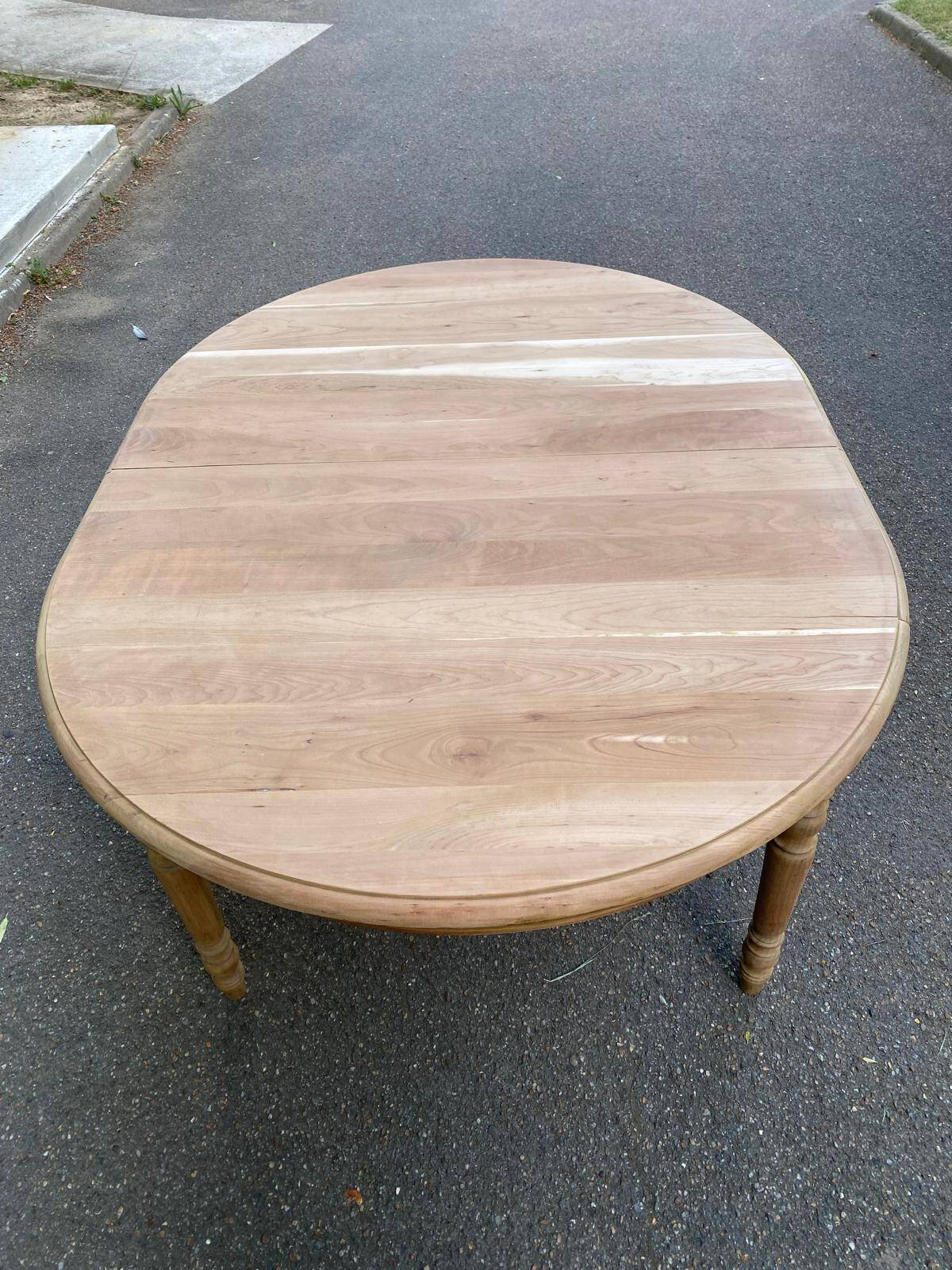 Large round extendable Louis Philippe 19th century dining table, renovated, 250cm