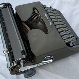 Remington Portable typewriter with carrying case