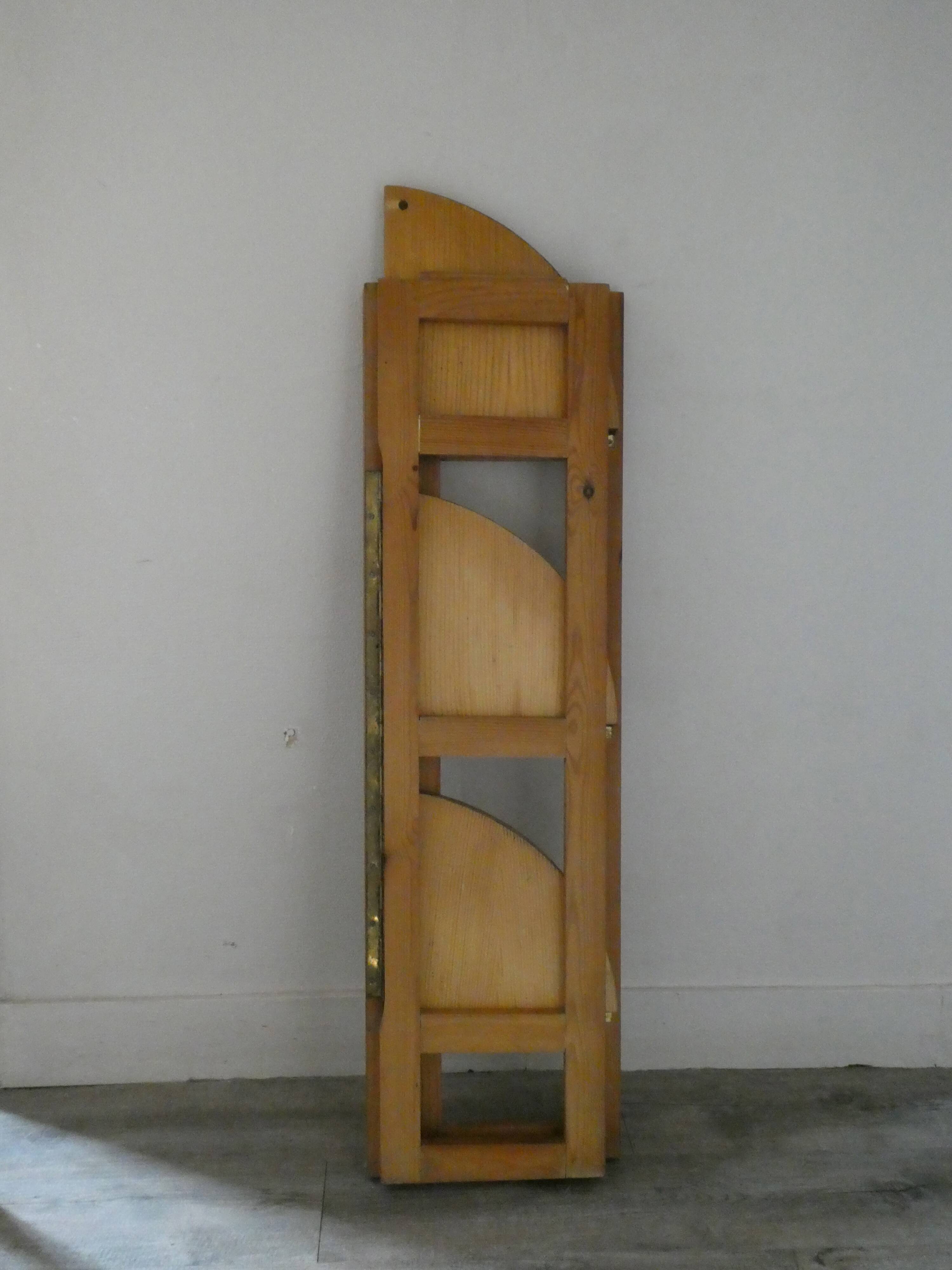 Folding corner shelves in light wood from the 50/60