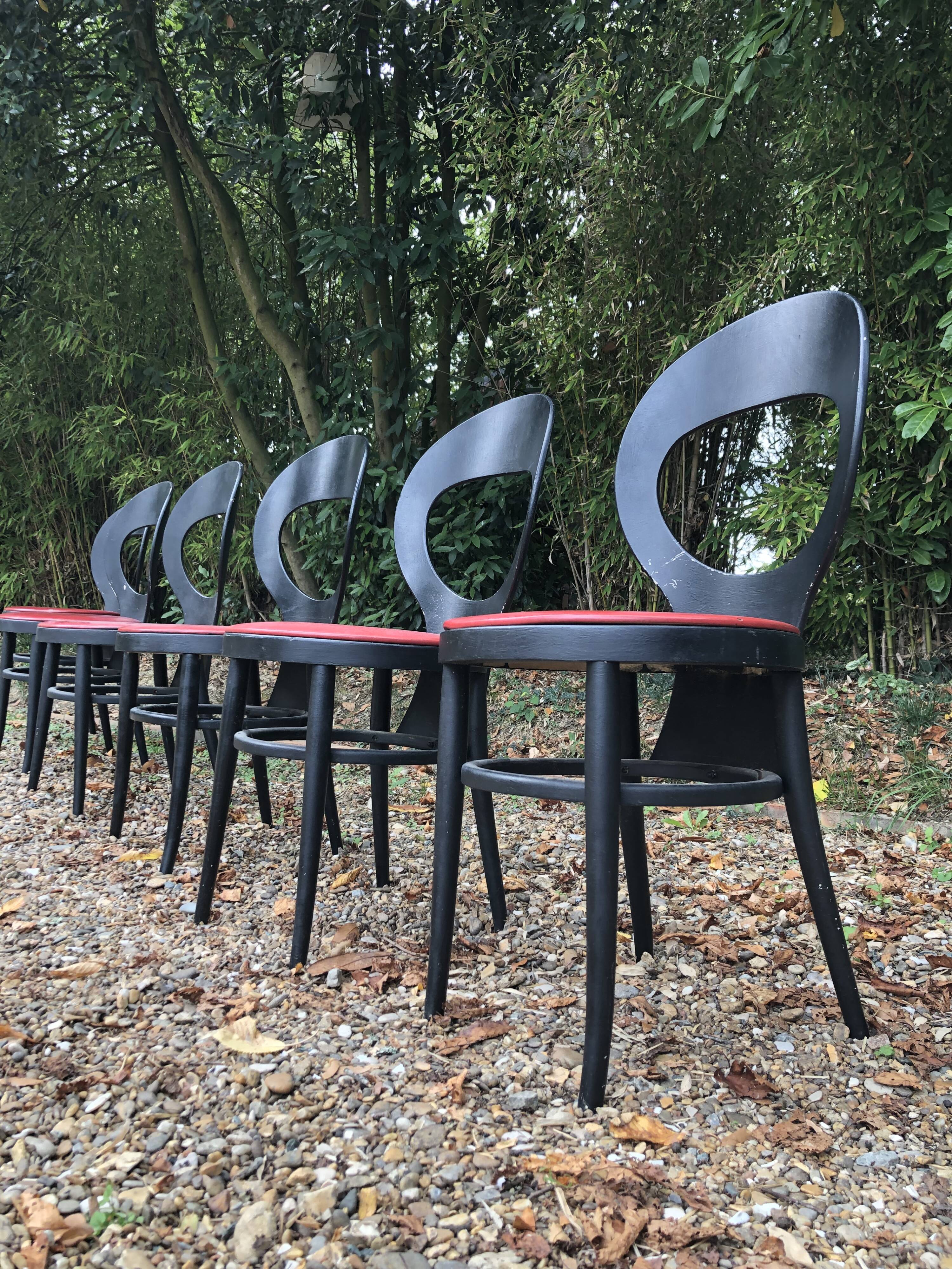 6 vintage Baumann seagull model chairs, black lacquered with red Skai seats.