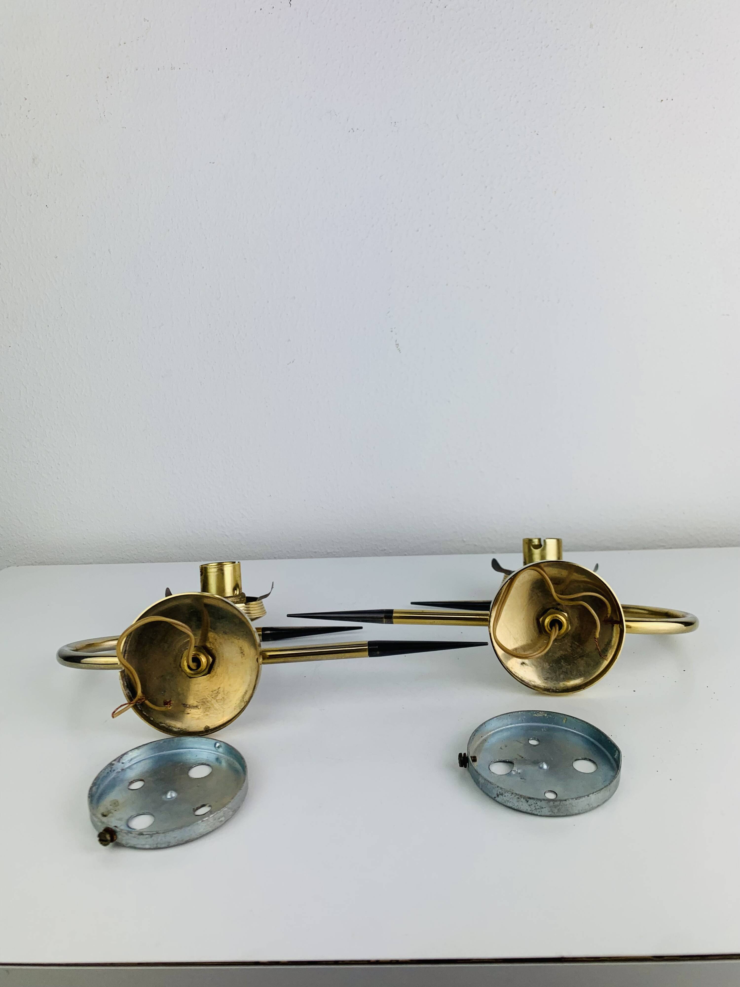 Pair of 1950s wall lights in brass and opaline tulips, Lunel Arlus