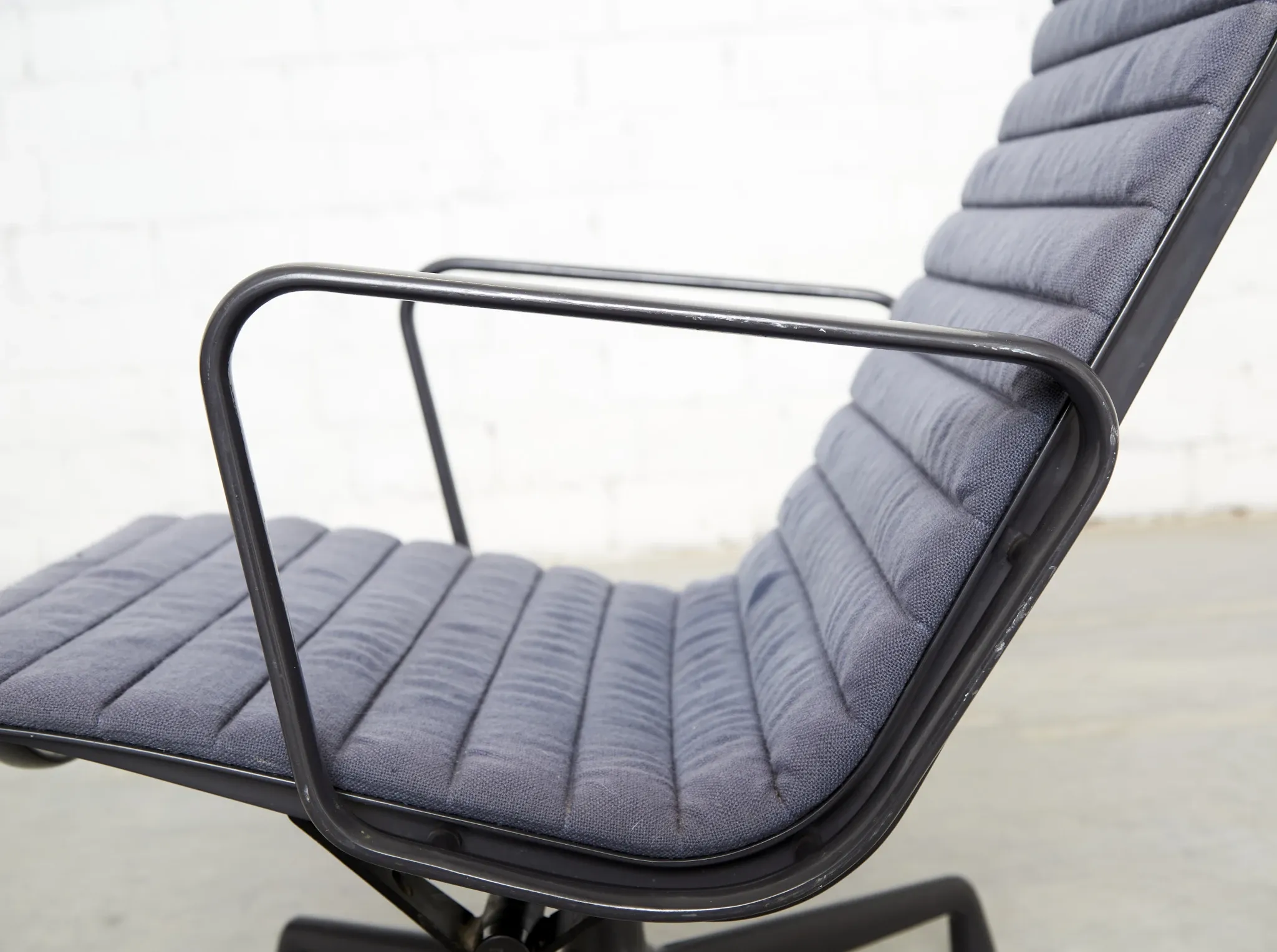 Charles & Ray Eames Chair EA124 & Ottomane EA125 for Vitra/Herman Miller