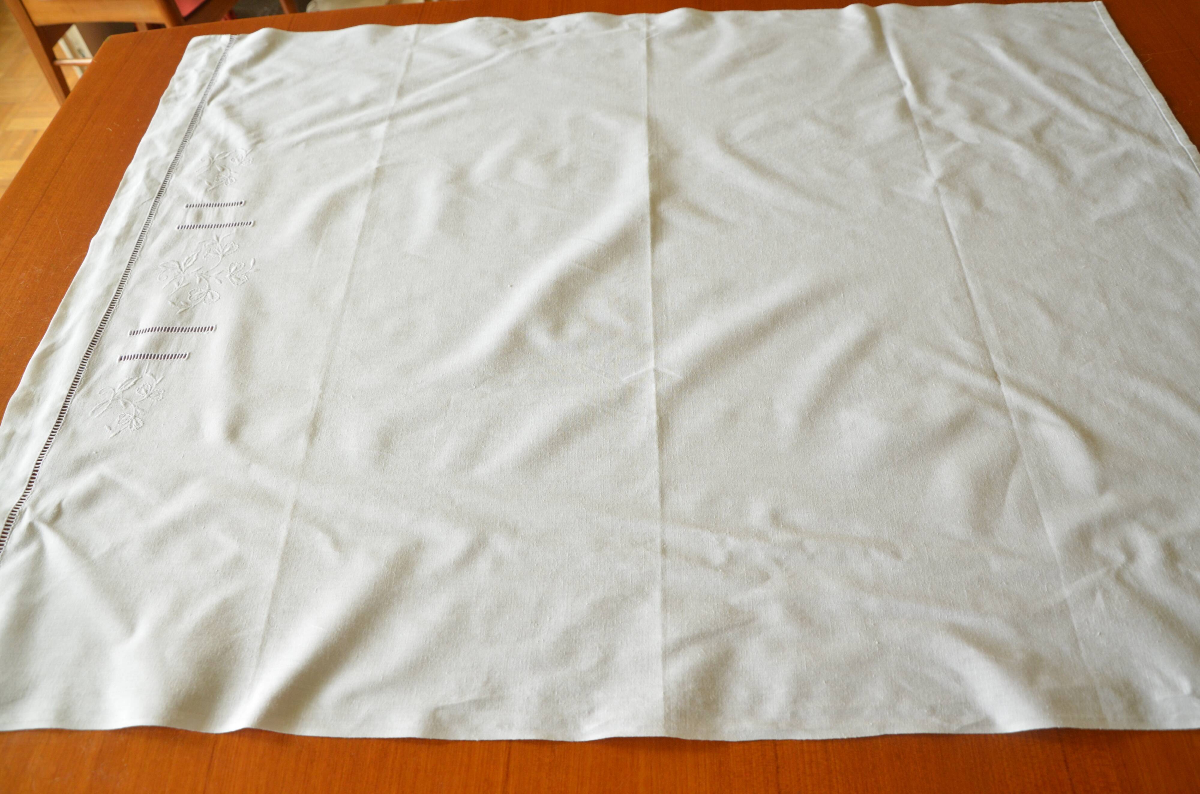 Embroidered children's bedding set