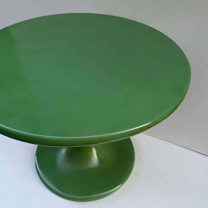 Green lacquered tulip-shaped coffee table
