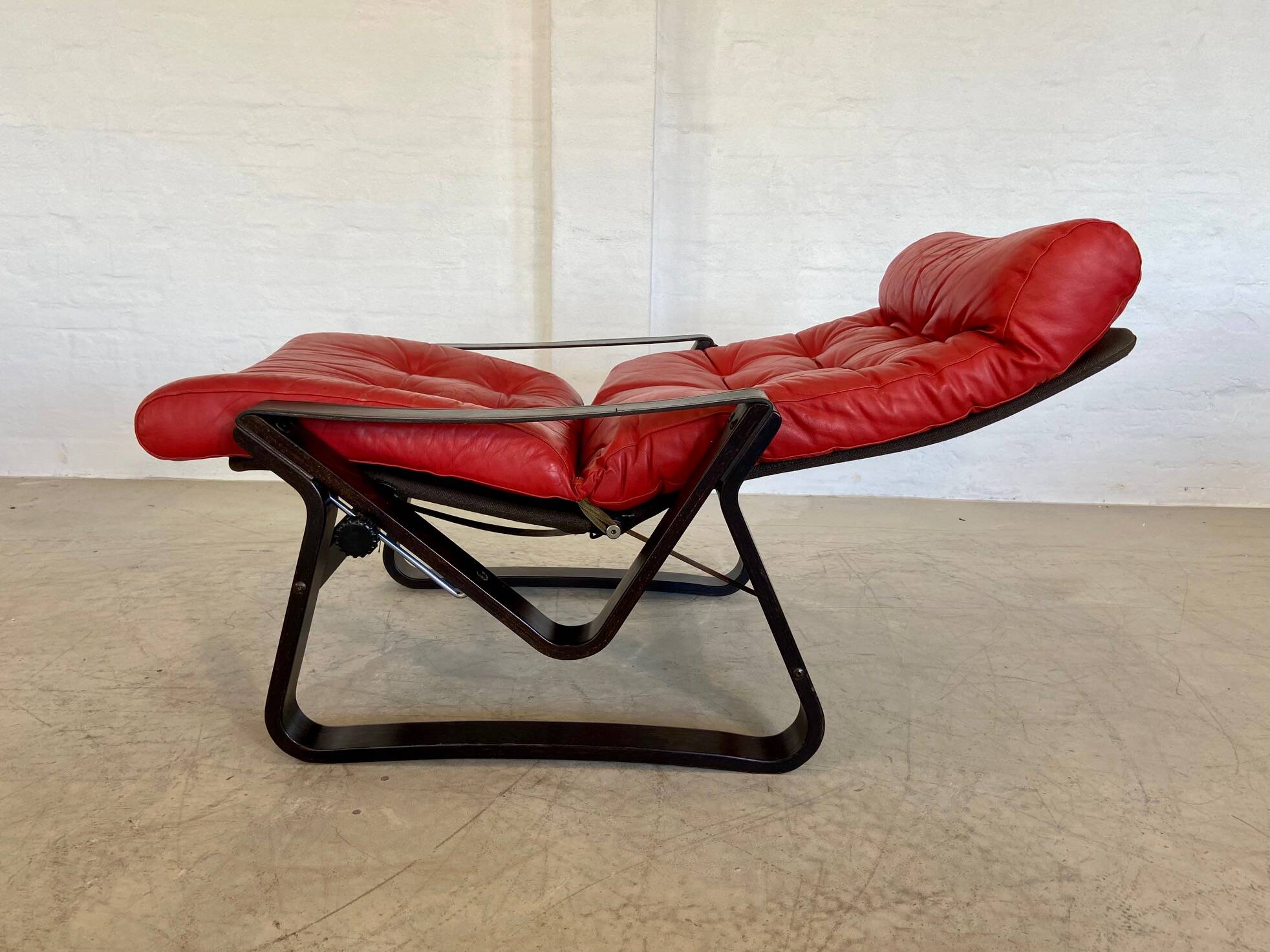 Vintage danish retro reclining lounge chair & stool in red leather by komfo