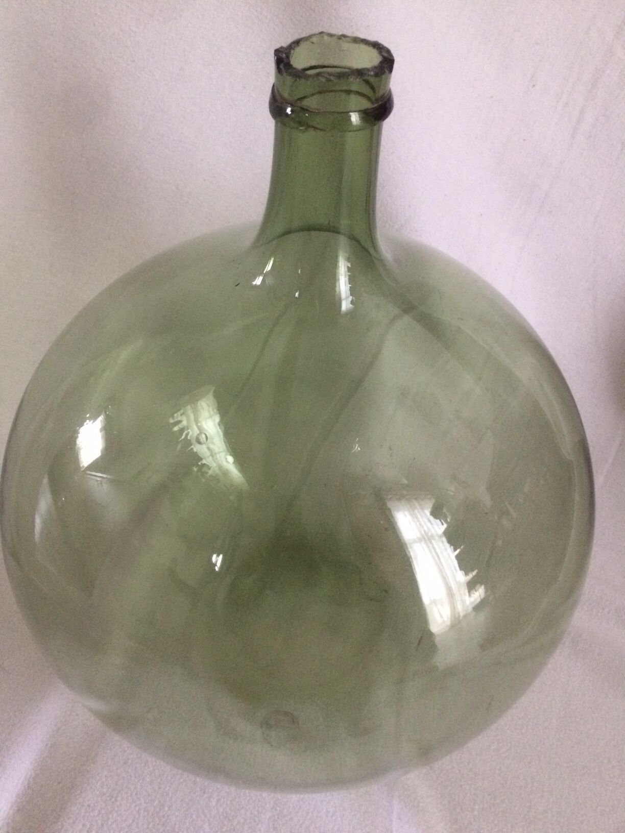 Dame-jeanne très ancienne verte d'environ 15L