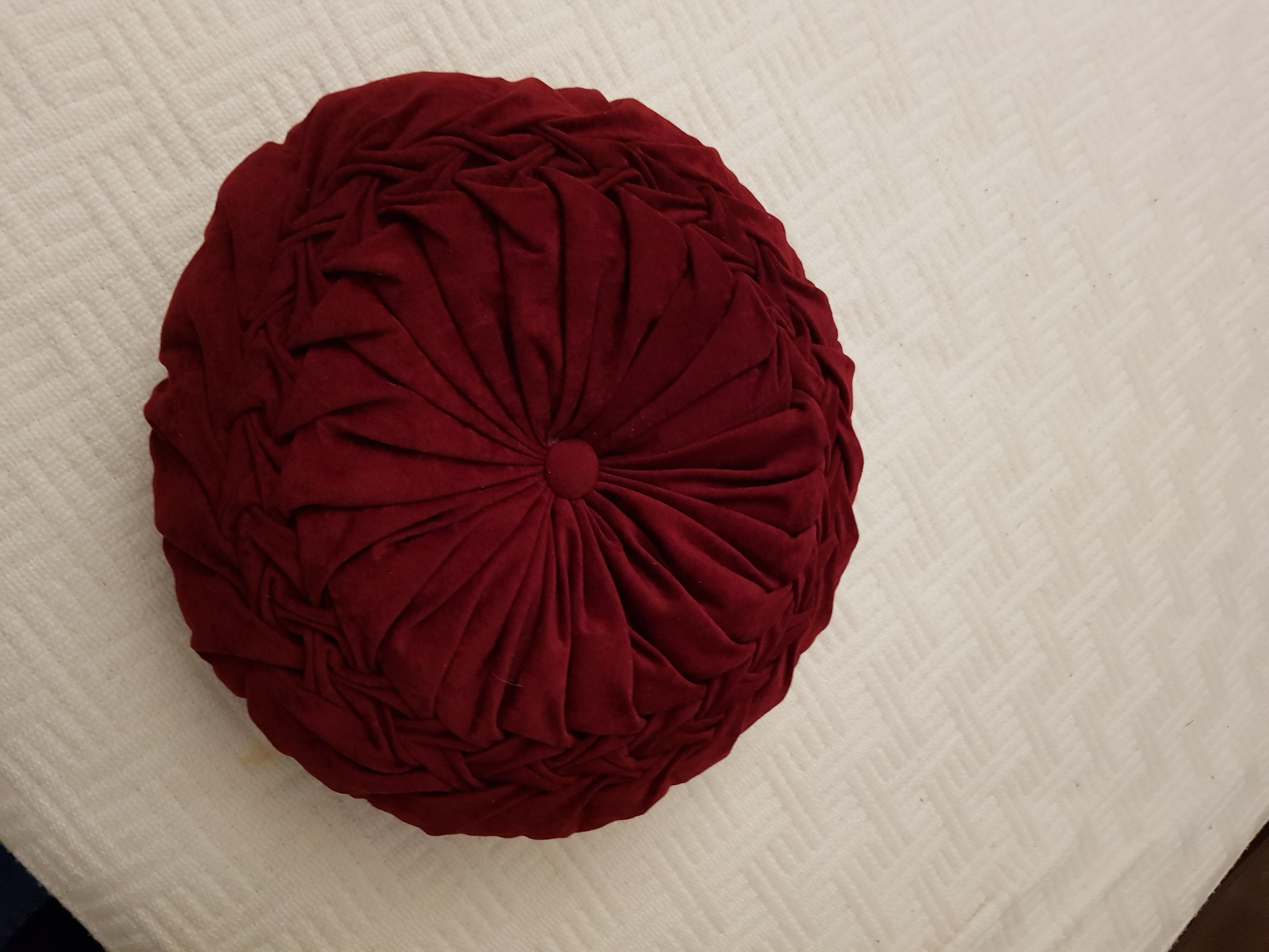Velvet cushion bordeaux
