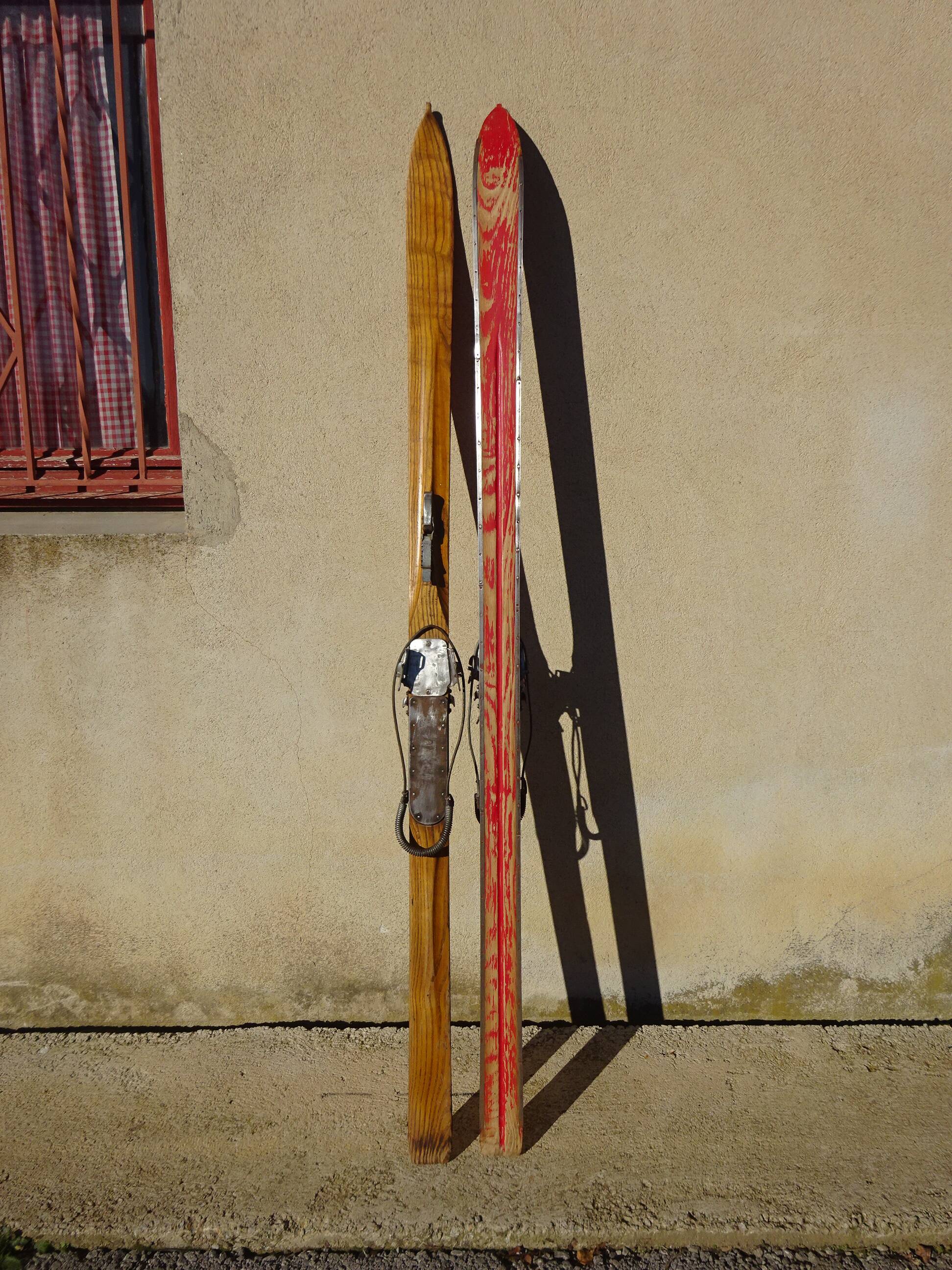 Pair of old wooden skis and metal bindings altiere