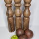Ancien jeu de quilles grande taille en bois tourné, 52 cm
