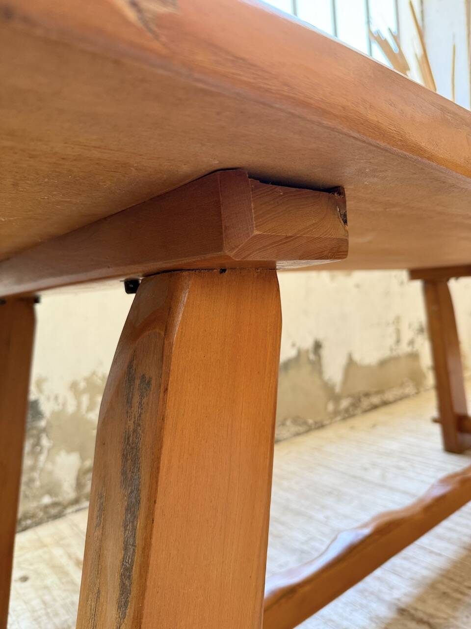 Aranjou farmhouse table in blond elm, 1950s