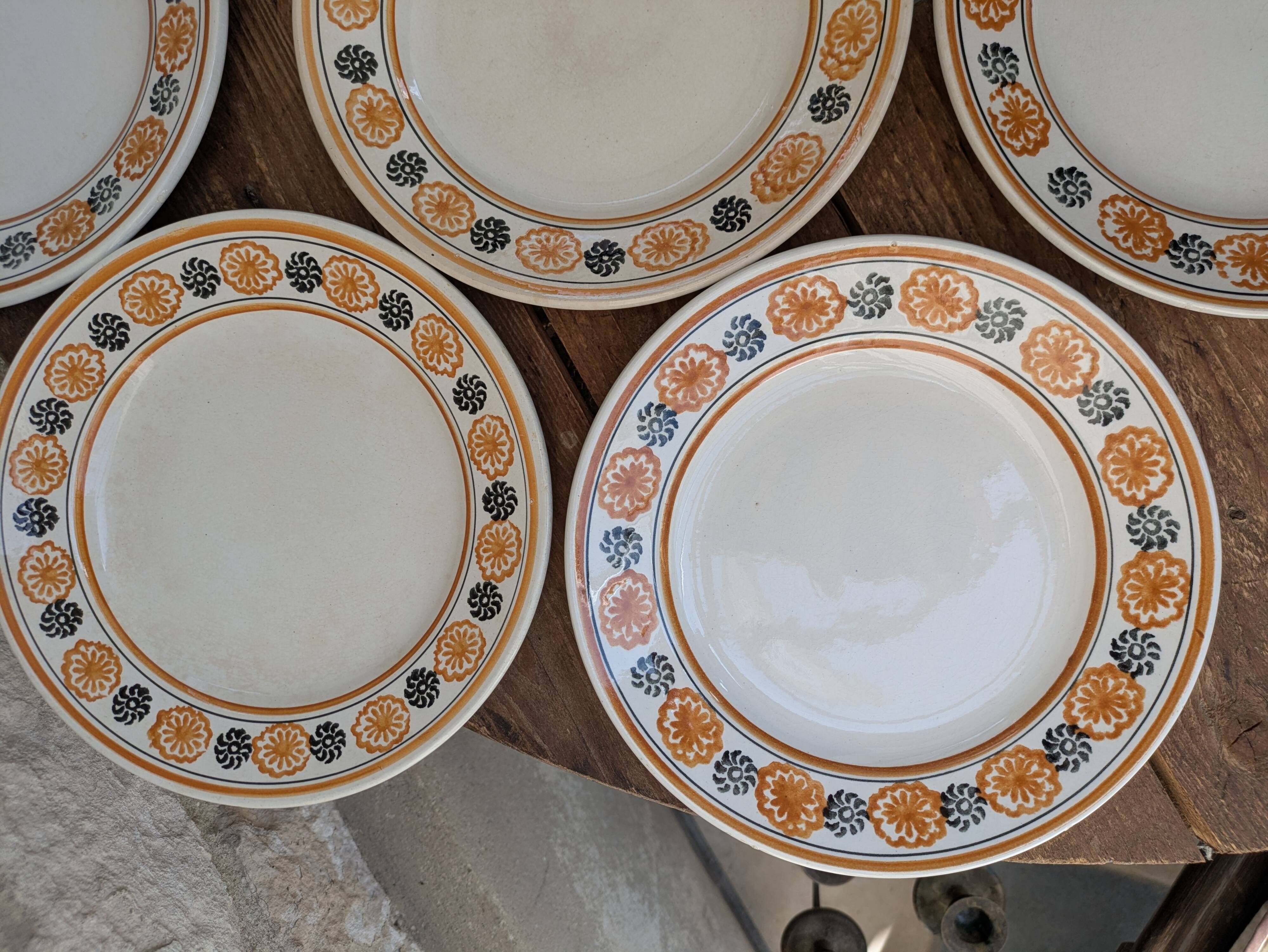 10 dessert plates Saint Amand Amandinoise frilled with orange and black flowers.