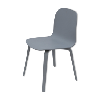 Chaise en bois grise