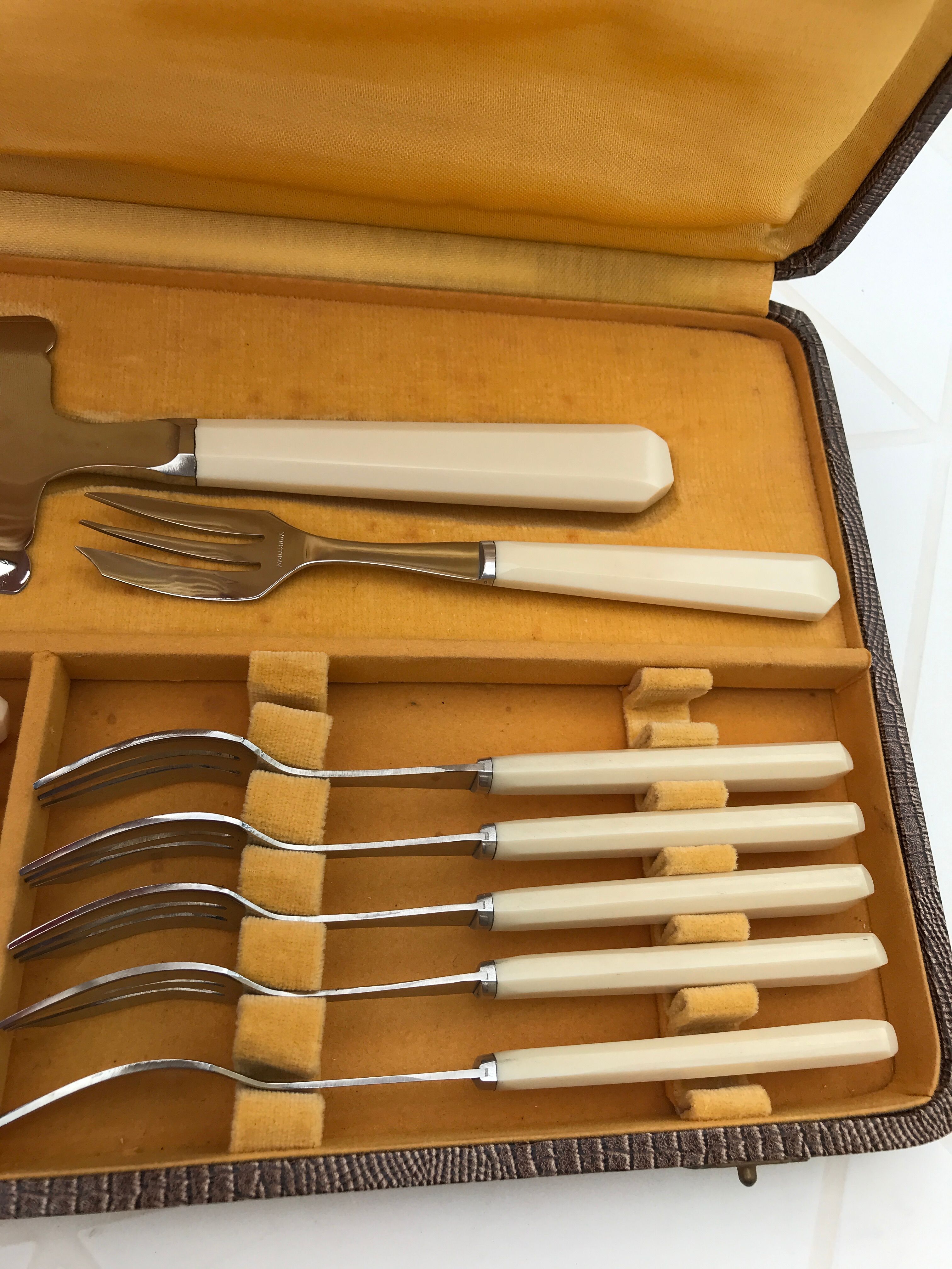 Vintage Pollinox cake service