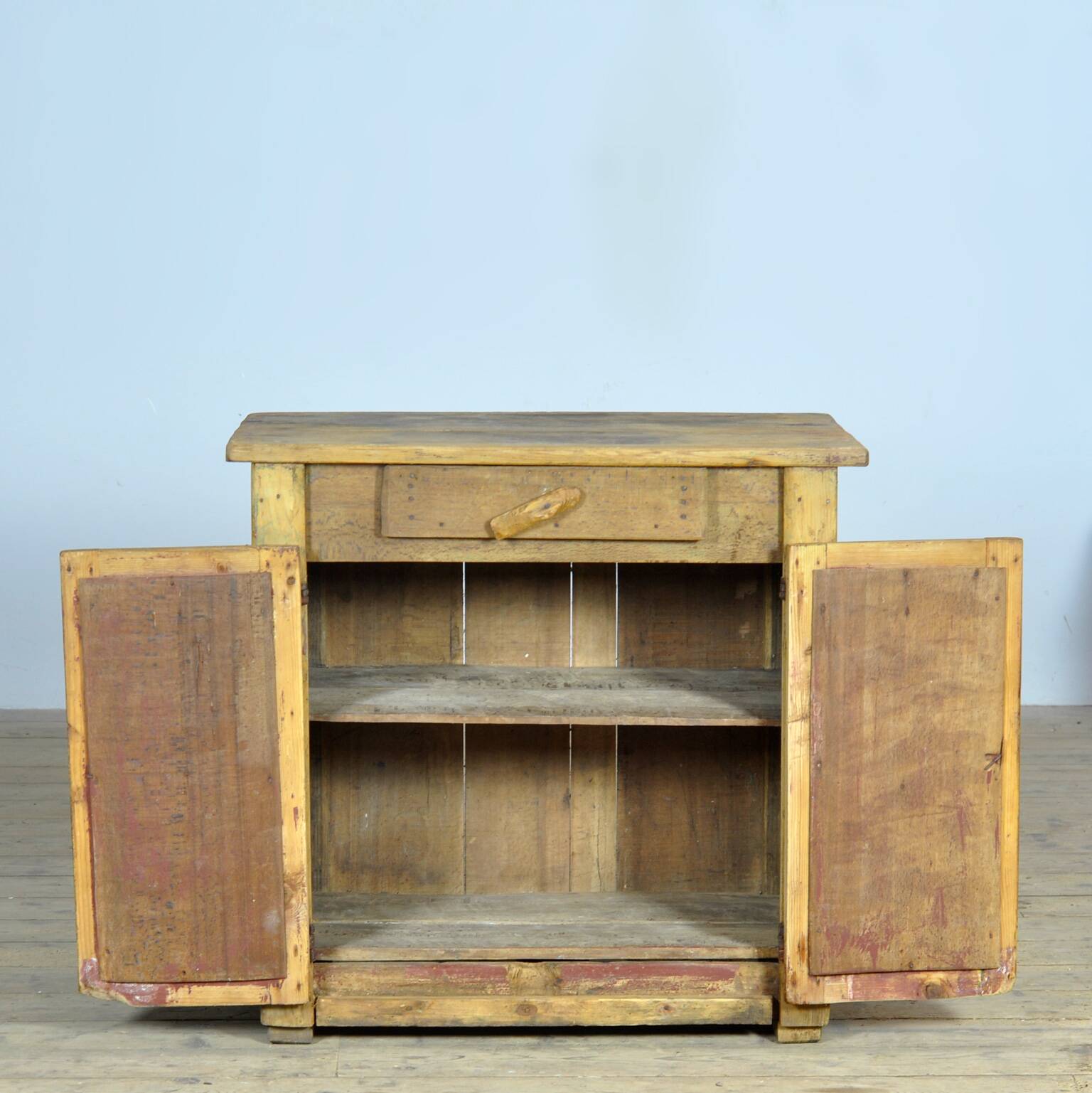 Cabinet d'art populaire, vers 1880
