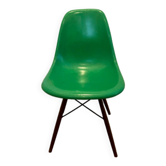 Vintage DSW Chair by Charles and Ray Eames - Fiberglass - Herman Miller Edition