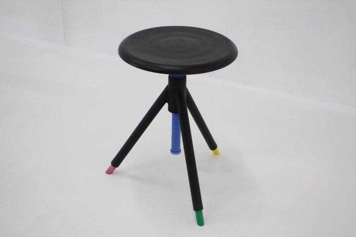 Italian Postmodern Adjustable "Screw" Dining Table and Four Stools in the Style