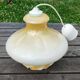 Suspension vintage en verre opalin décor floral stylisé beige doré