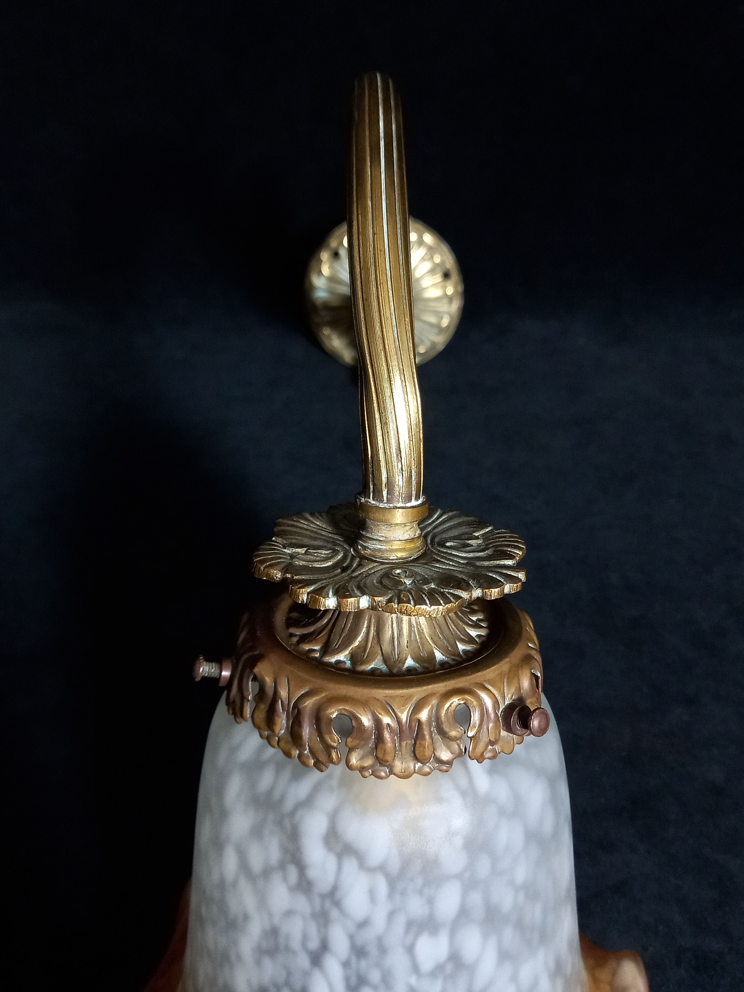 Brass wall lamp with speckled glass tulip