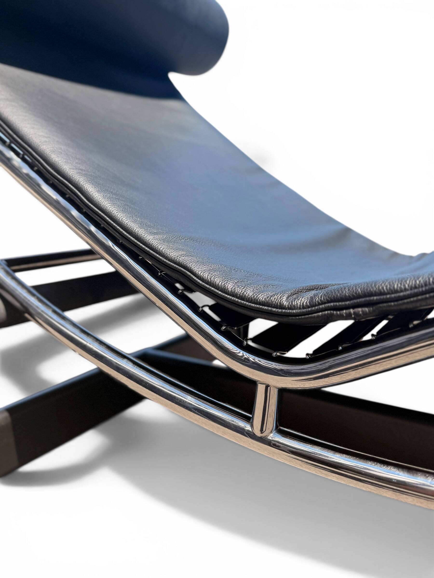 Chaise Longue LC4 Le Corbusier for Cassina — Original Black Leather (No. 114715)