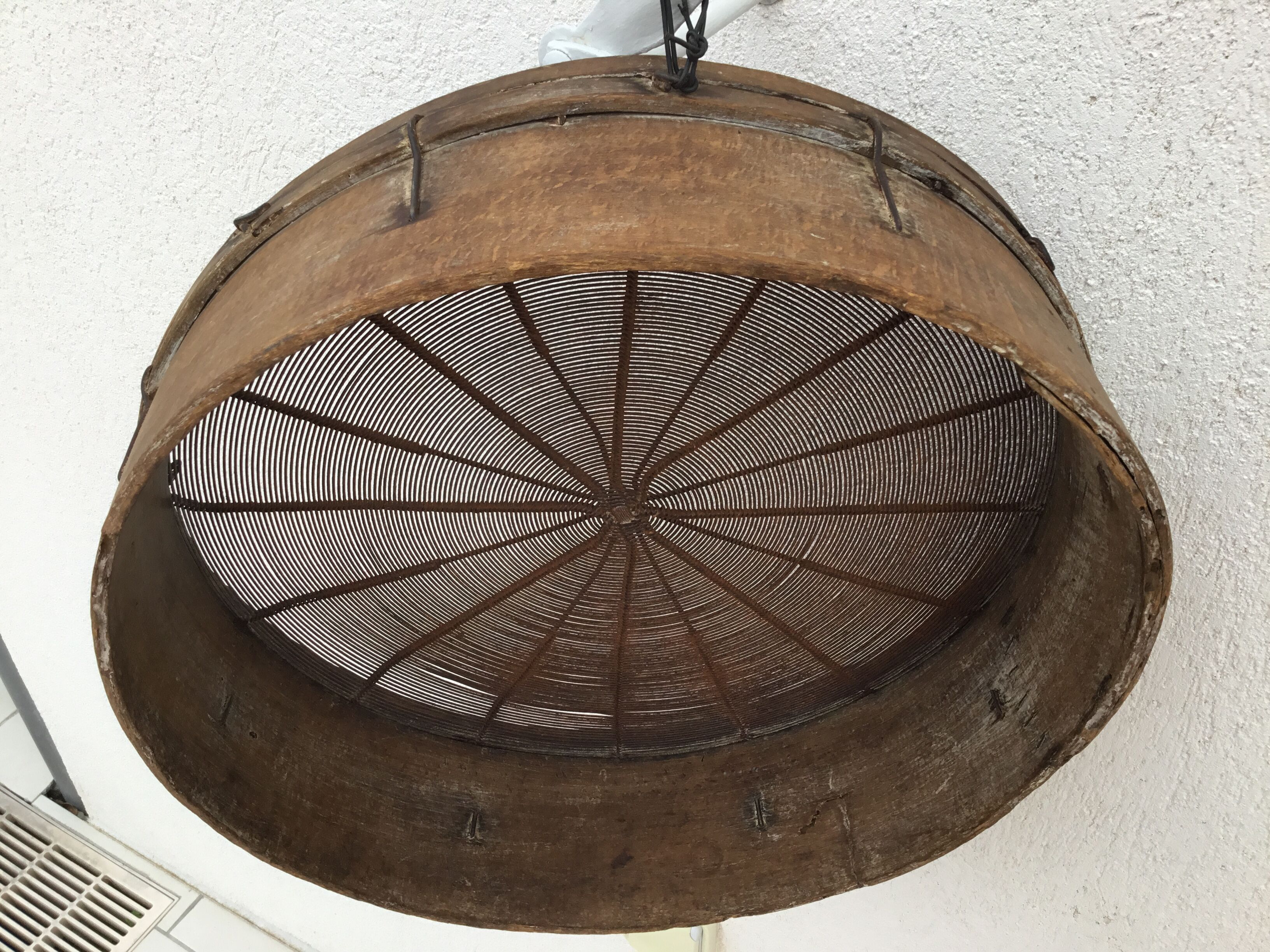 Round basket or sieve