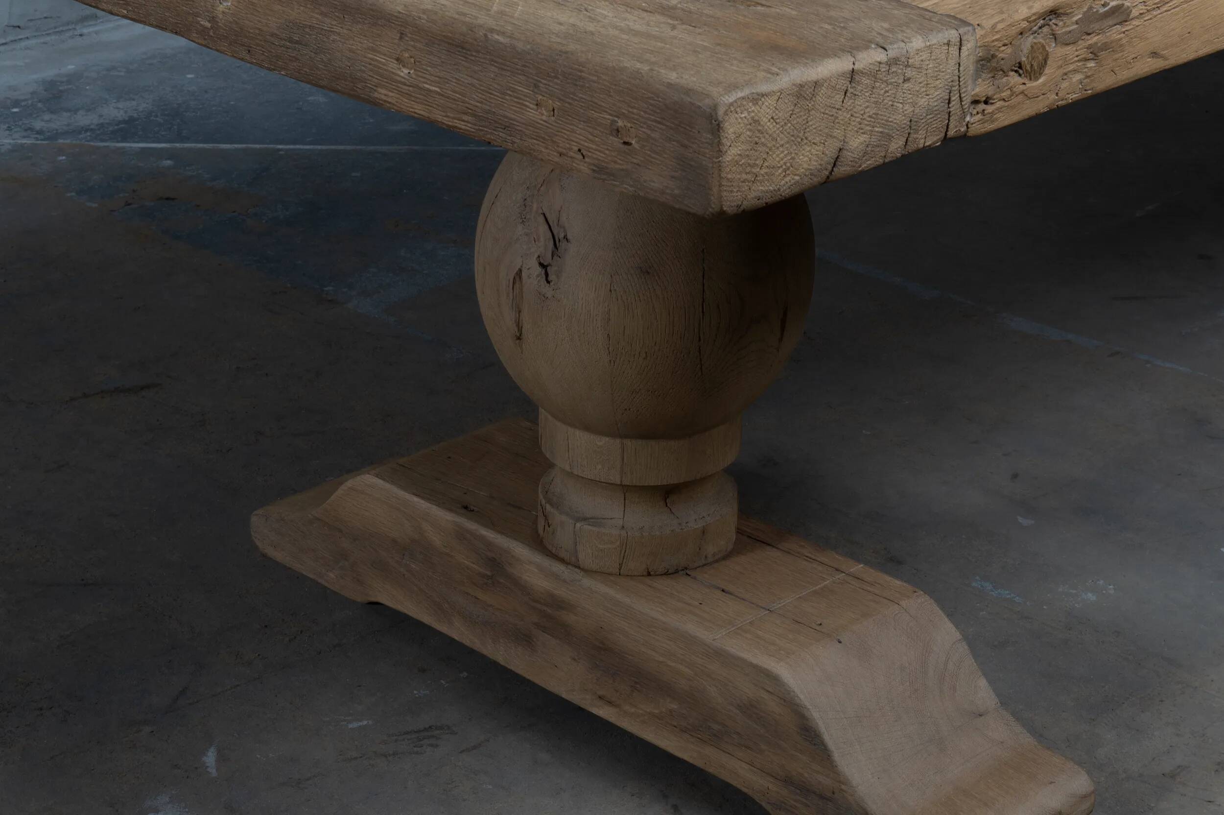 Grande table Monastère Soleil  en chêne massif – 300 cm – Finition patinée