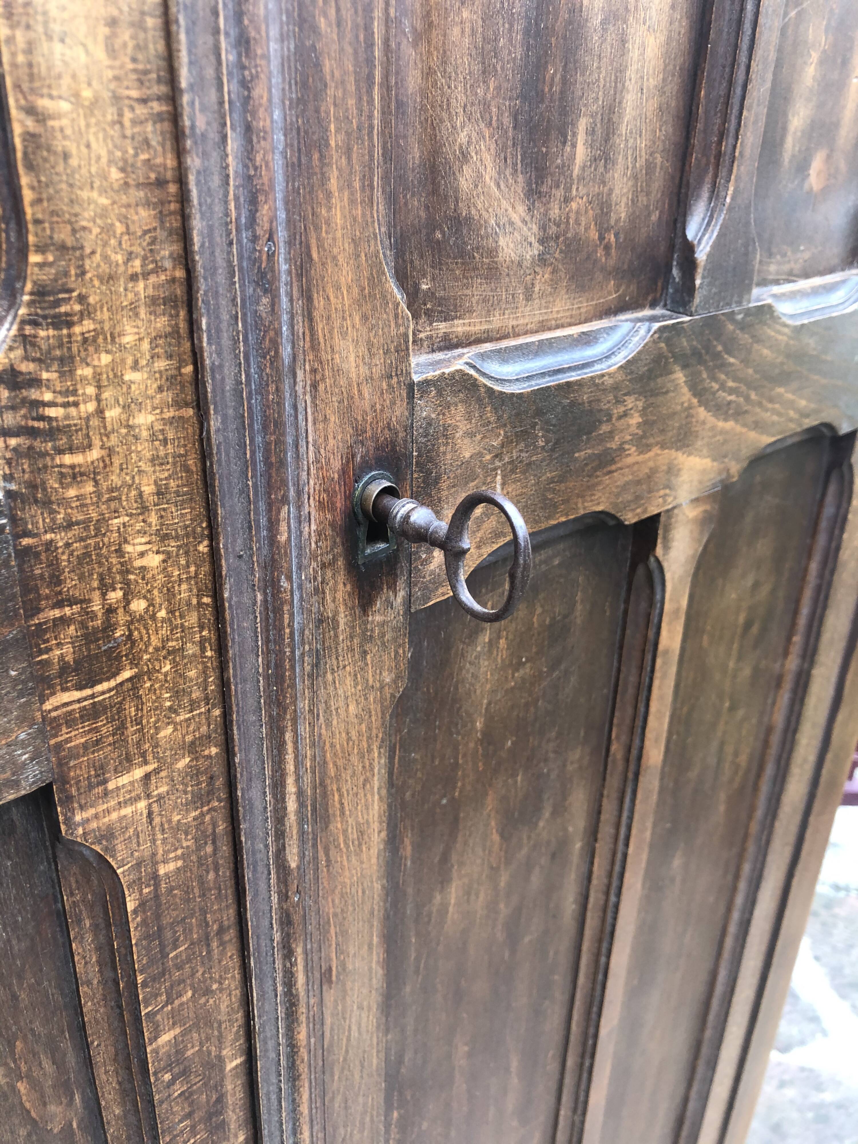 Armoire parisienne