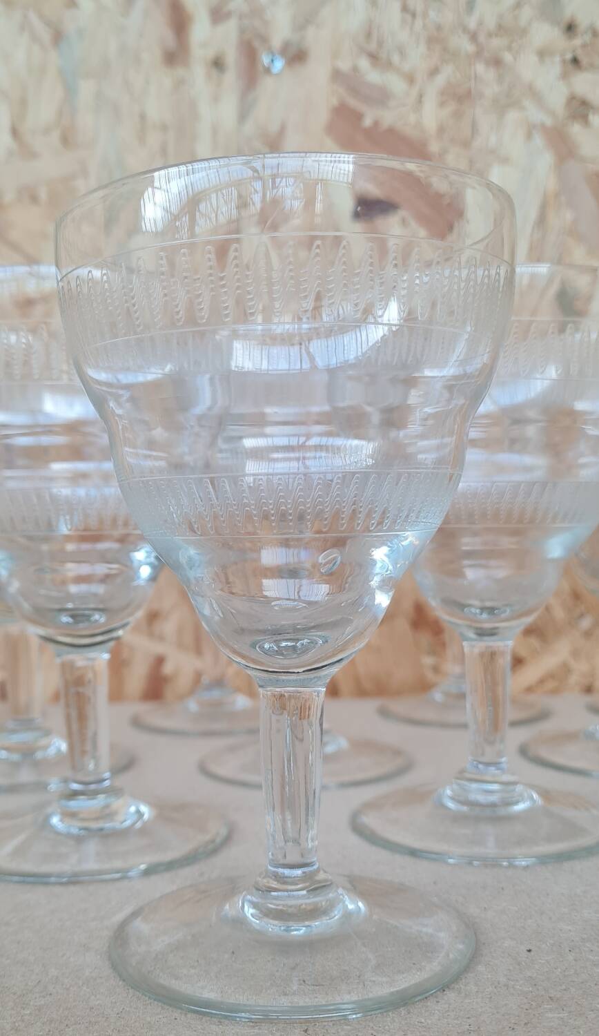 Service of 10 chiseled crystal water glasses