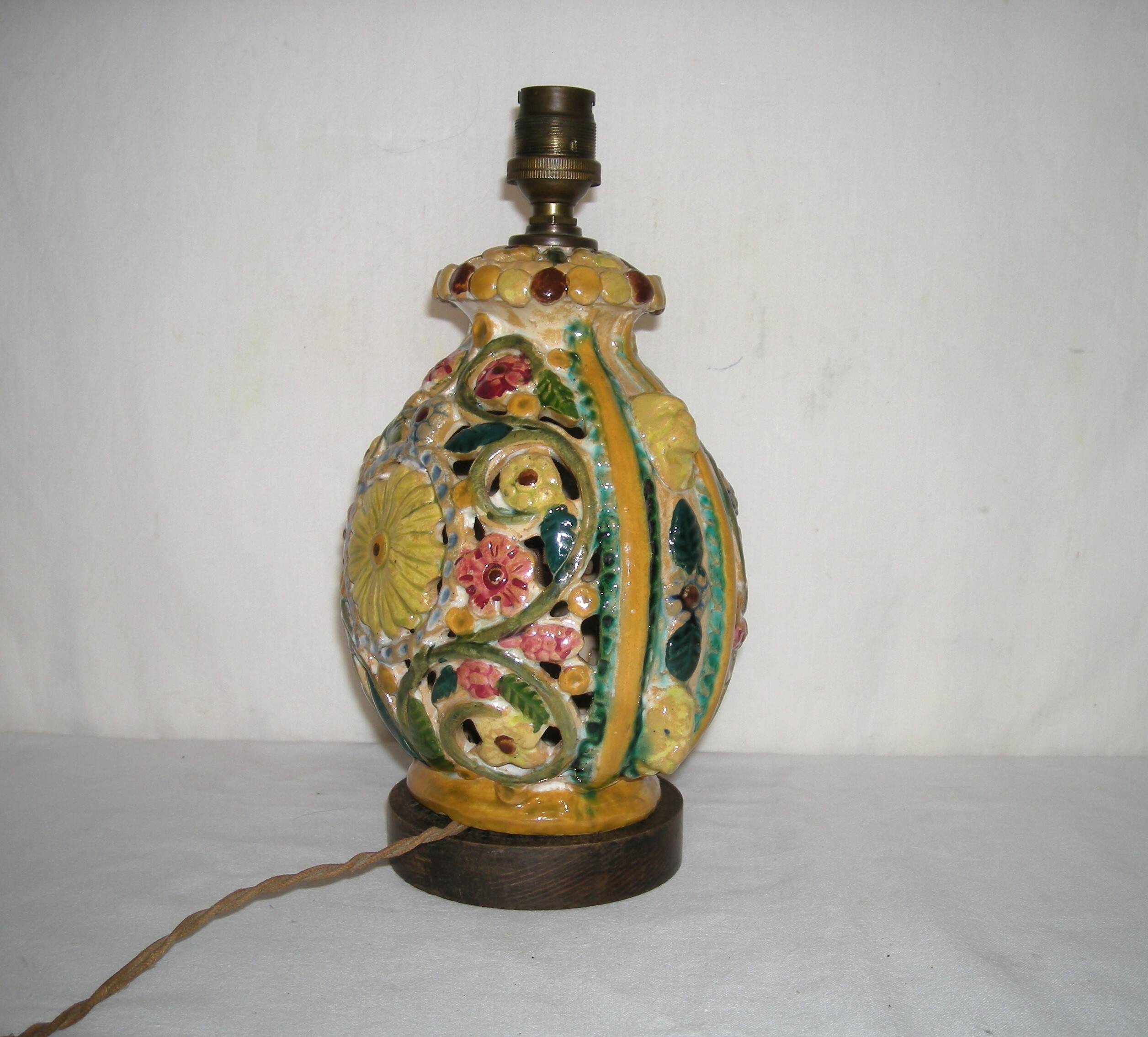 Openwork porcelain lamp base - Italy from the 1920s