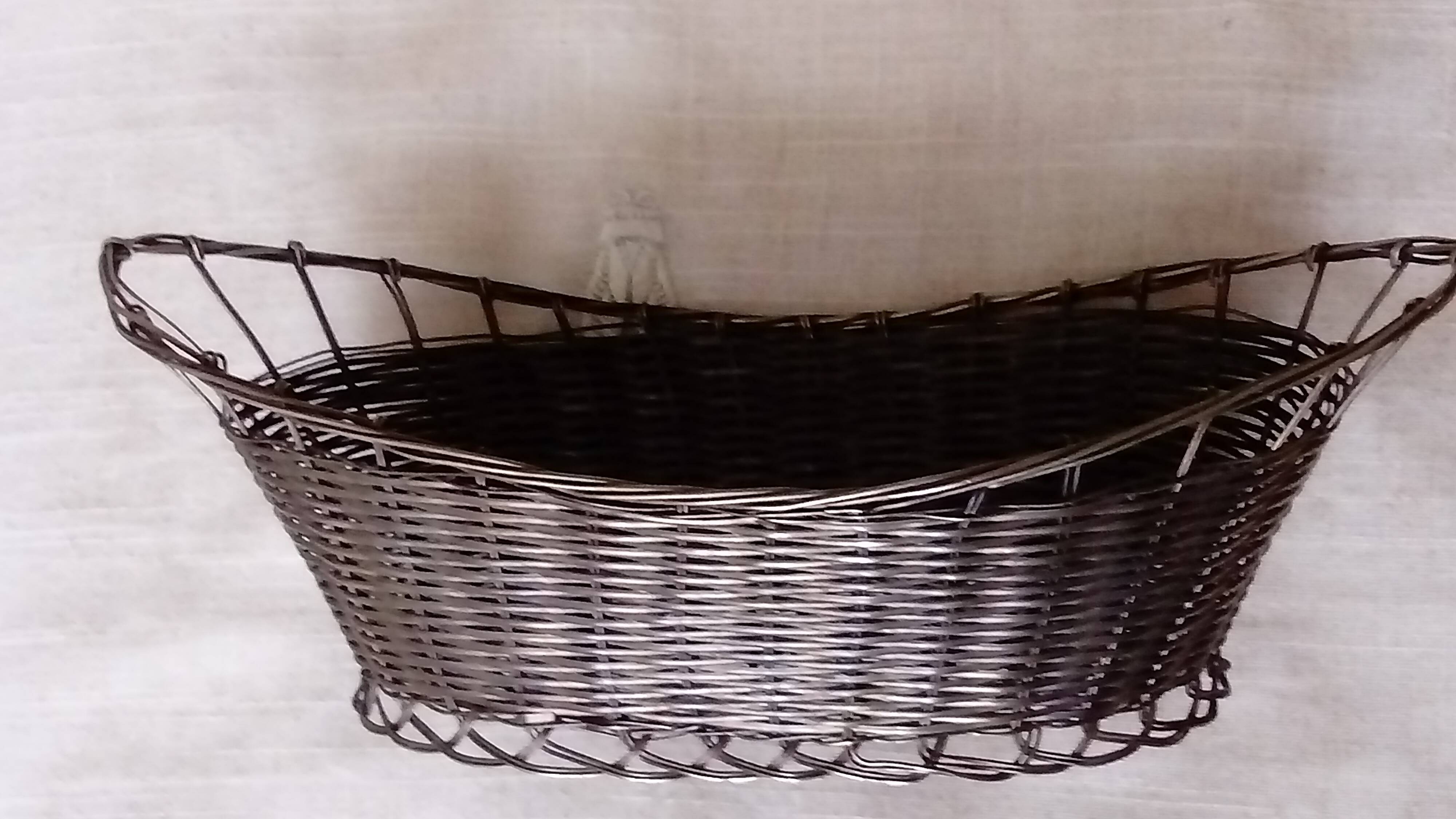Old basket/basket in woven silver metal