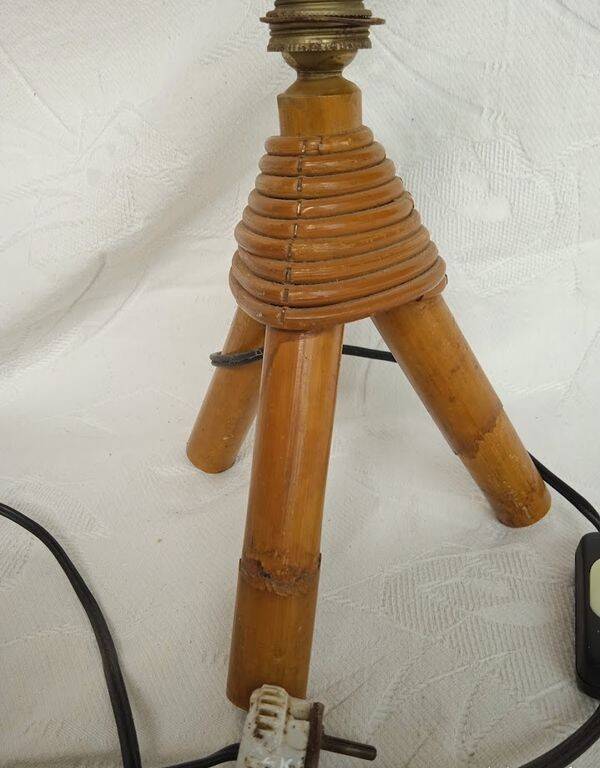 Lampe de table vintage en rotin – Tripode – Prise en porcelaine d’origine –