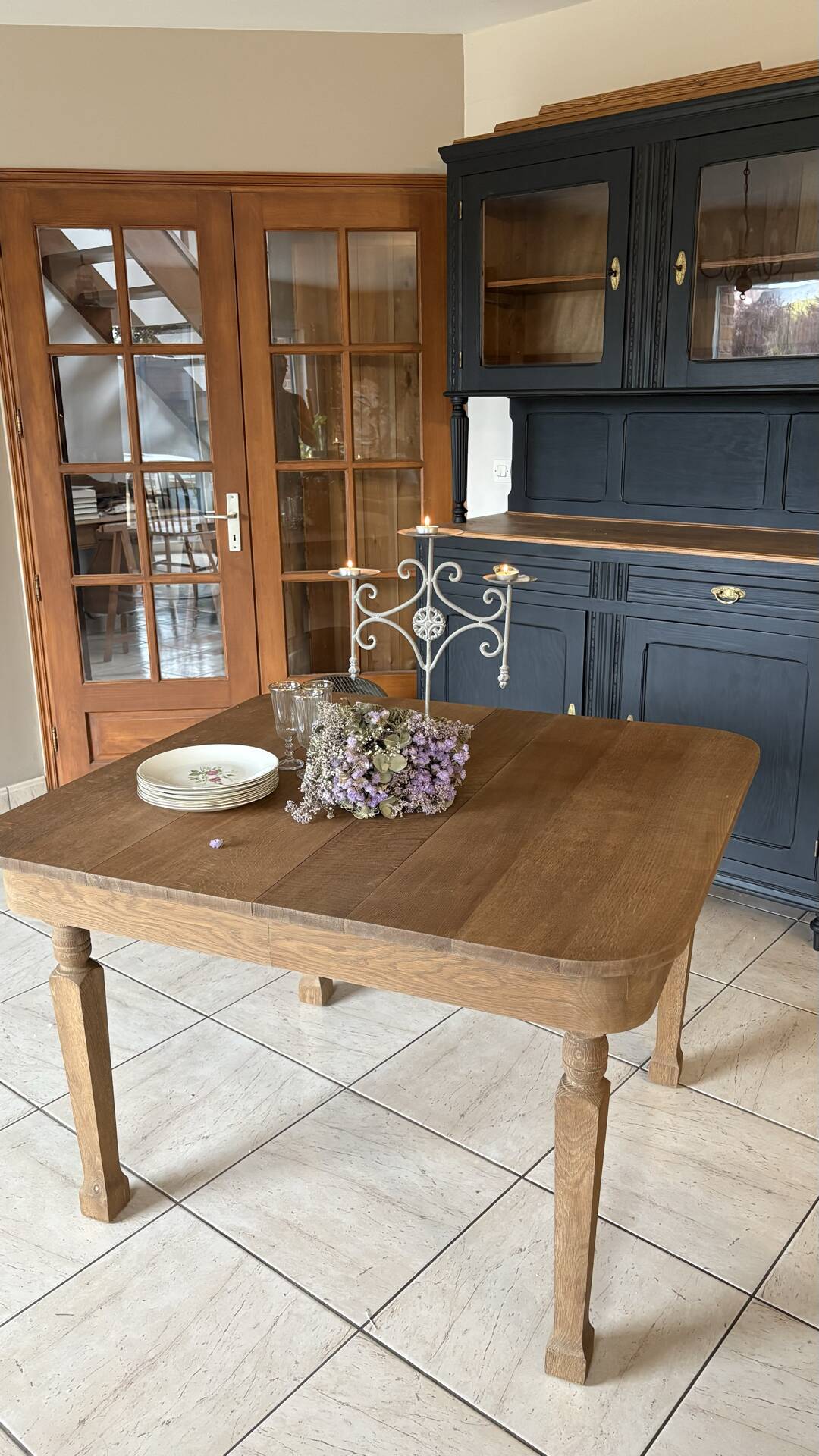 Oak table with extensions