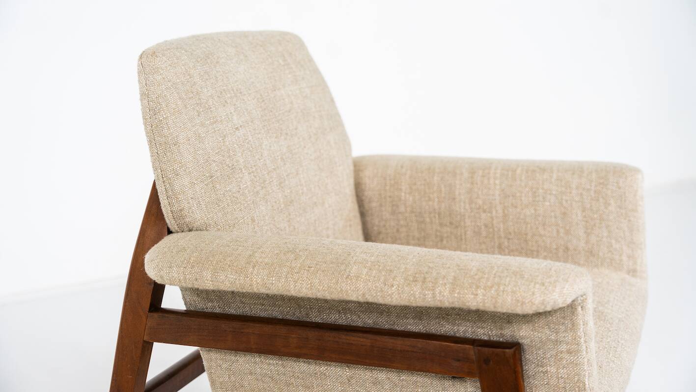 Mid-Century Modern Pair of Armchairs in the style of Gianfranco Frattini, Italy, 1960s